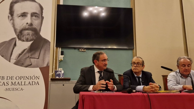 Javier Caudillo, a la izquierda, en un momento de su intervención. Foto Myriam Martínez Javier Caudillo, a la izquierda, en un momento de su intervención. Foto Myriam Martínez