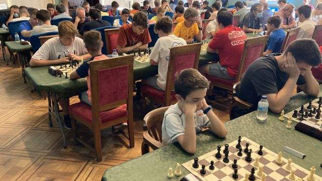 Ambiente en una de las últimas partidas. Foto: Adrián Mora Ambiente en una de las últimas partidas. Foto: Adrián Mora