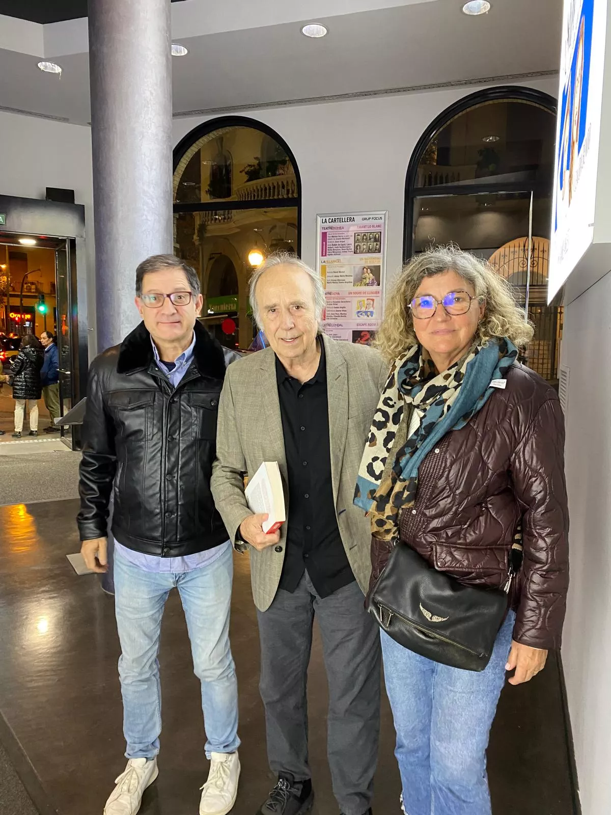 El autor del artículo con Joan Manuel Serrat El autor del artículo con Joan Manuel Serrat