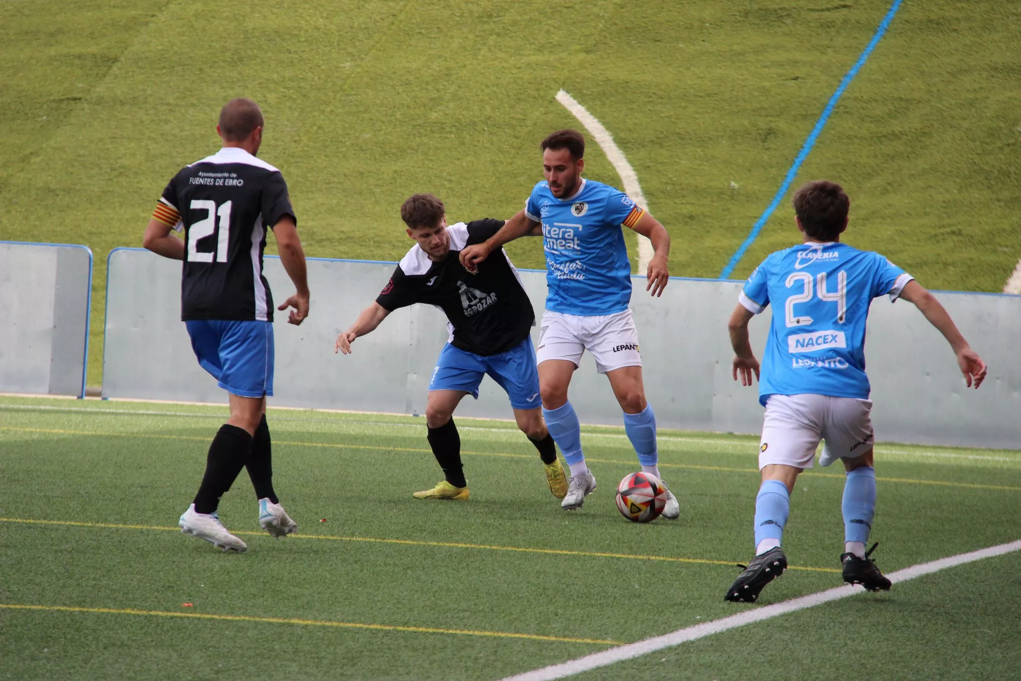 Foto de archivo de un partido del CD Binéfar. Partidos, horarios y designaciones arbitrales del fútbol altoaragonés del 23 y 24 de noviembre.