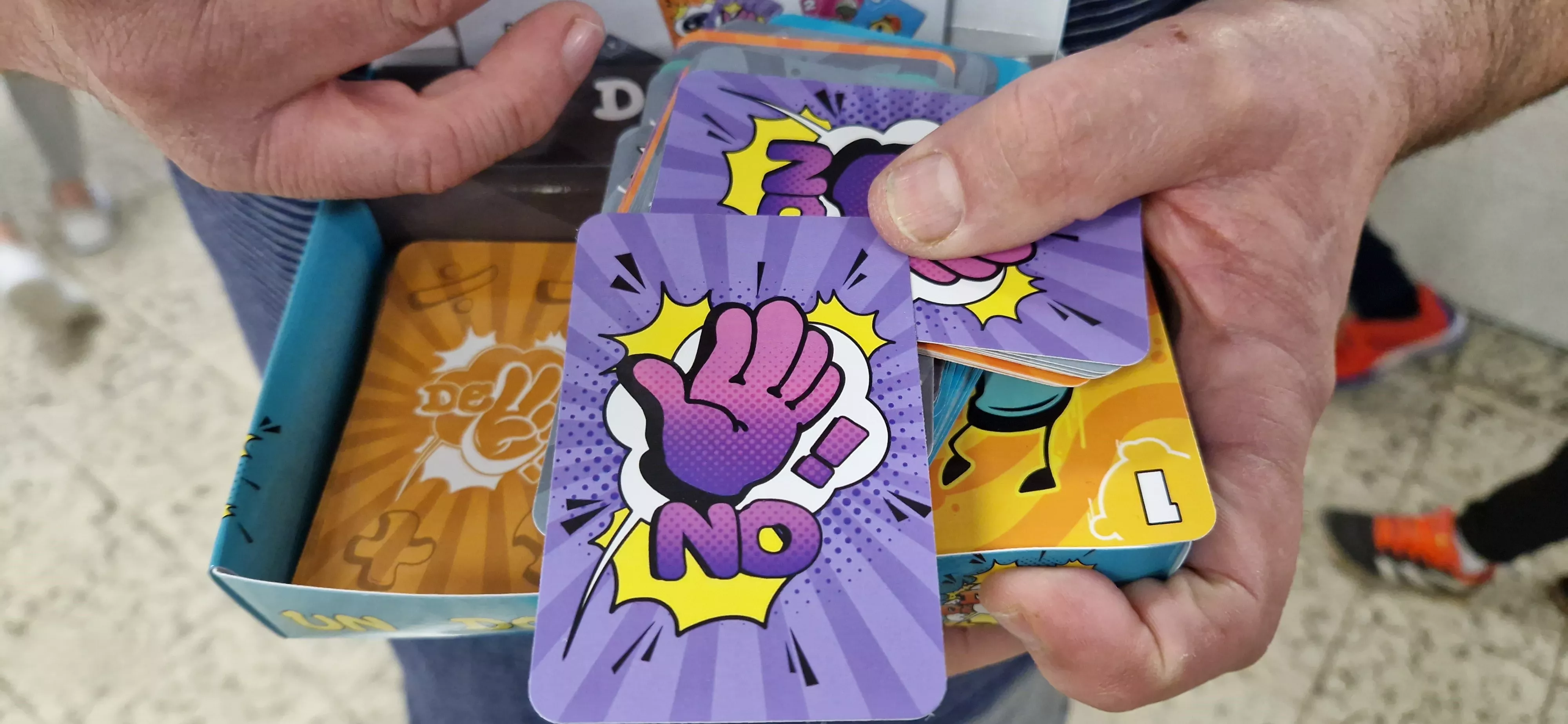 Presentación del juego de cartas Dedos en el Colegio Salesianos. Foto Myriam Martínez 