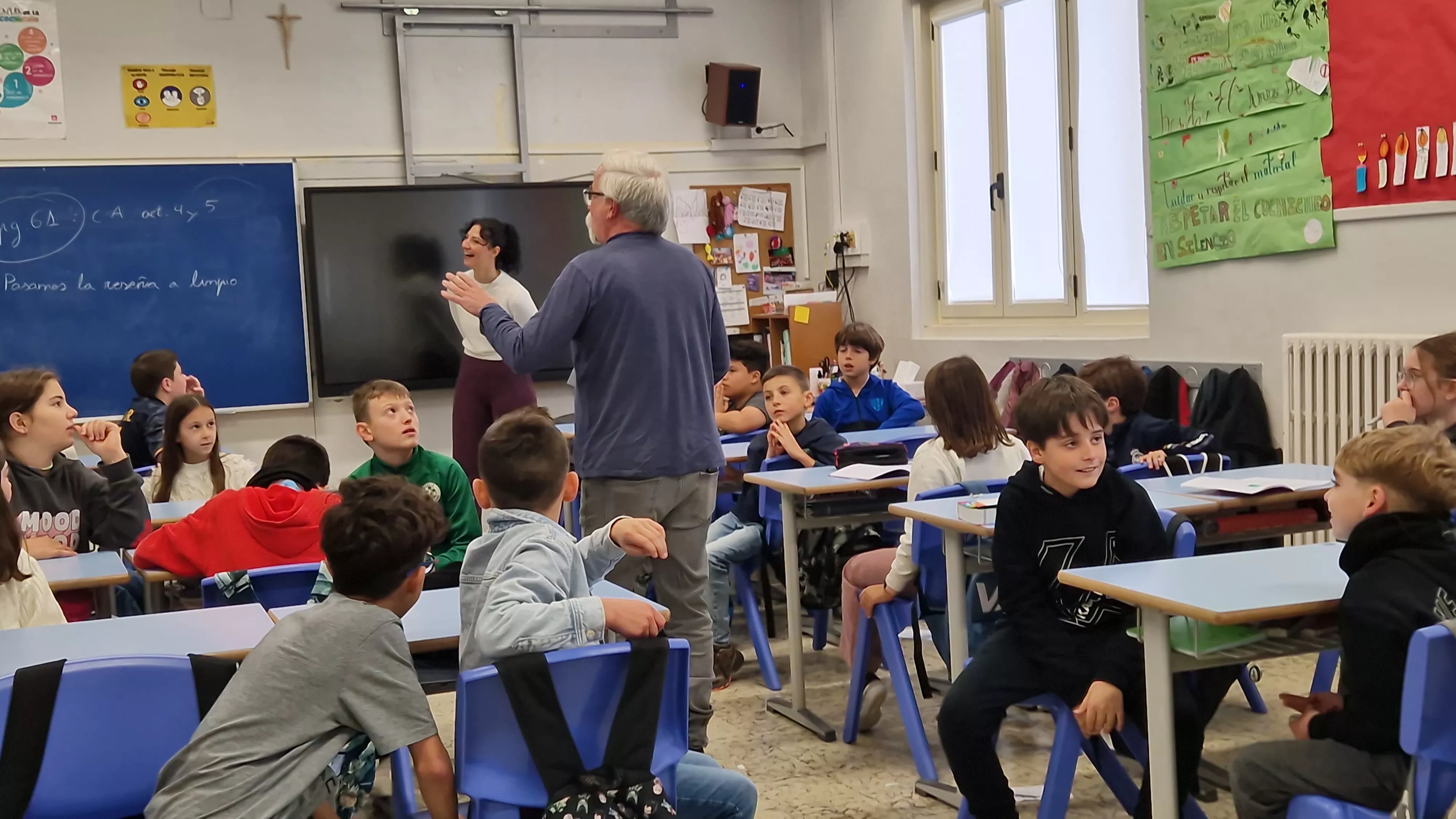 Presentación del juego de cartas Dedos en el Colegio Salesianos. Foto Myriam Martínez 