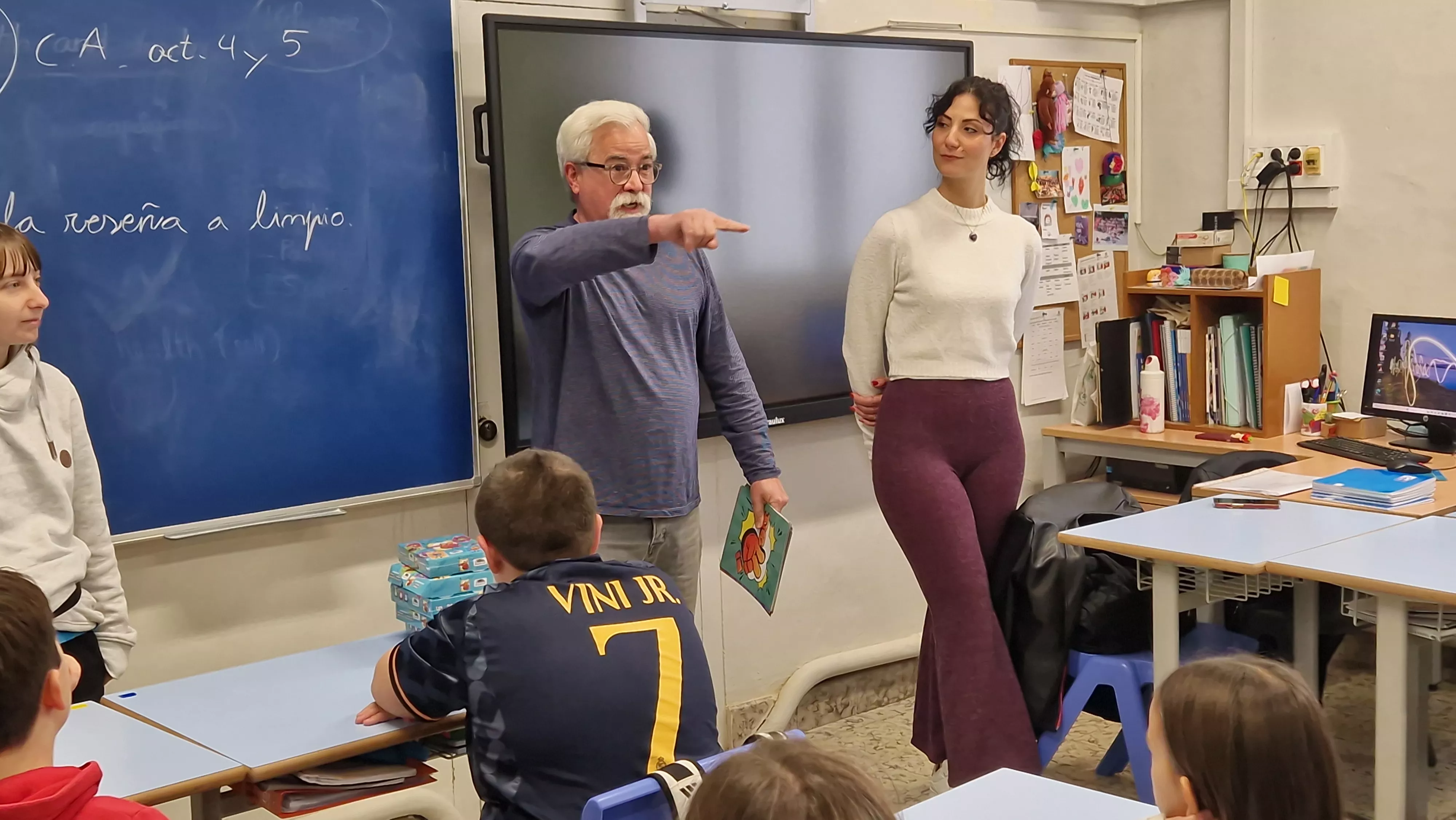 Presentación del juego de cartas Dedos en el Colegio Salesianos. Foto Myriam Martínez 