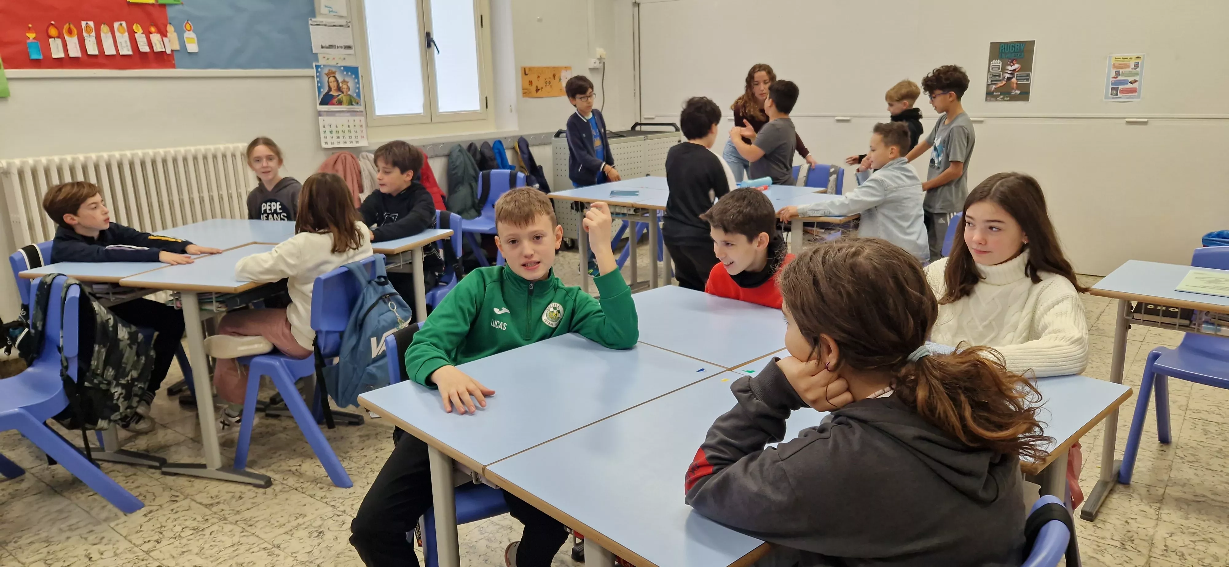 Presentación del juego de cartas Dedos en el Colegio Salesianos. Foto Myriam Martínez 