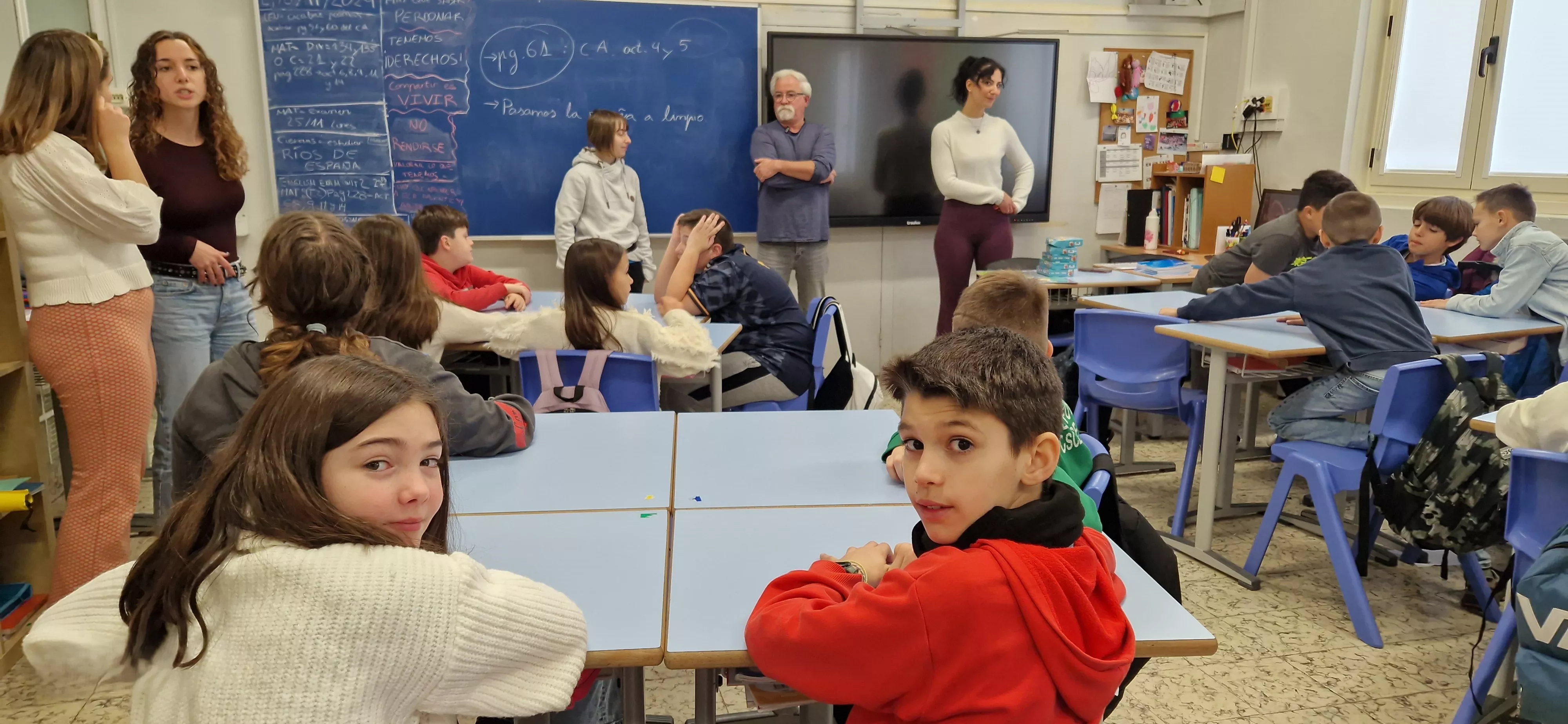 Presentación del juego de cartas Dedos en el Colegio Salesianos. Foto Myriam Martínez 