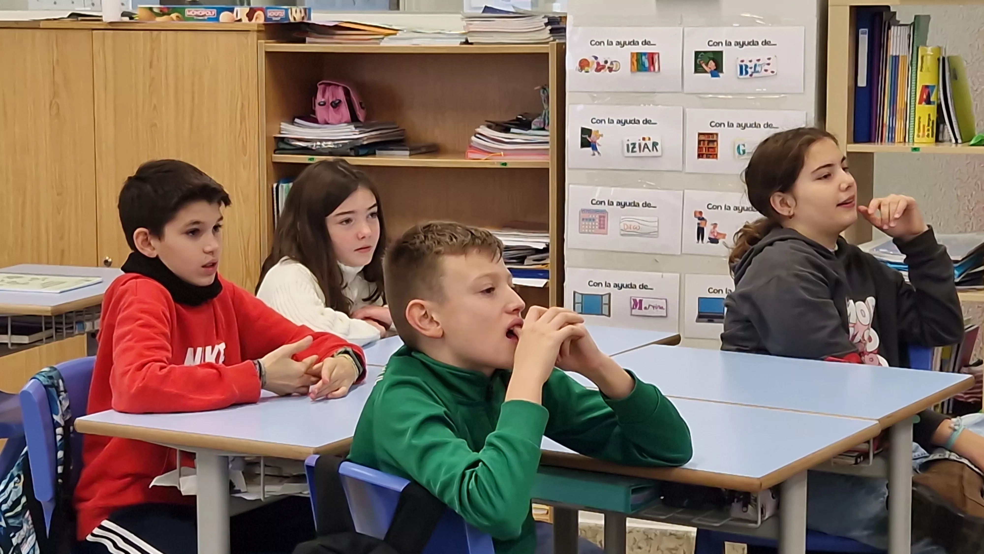 Presentación del juego de cartas Dedos en el Colegio Salesianos. Foto Myriam Martínez 