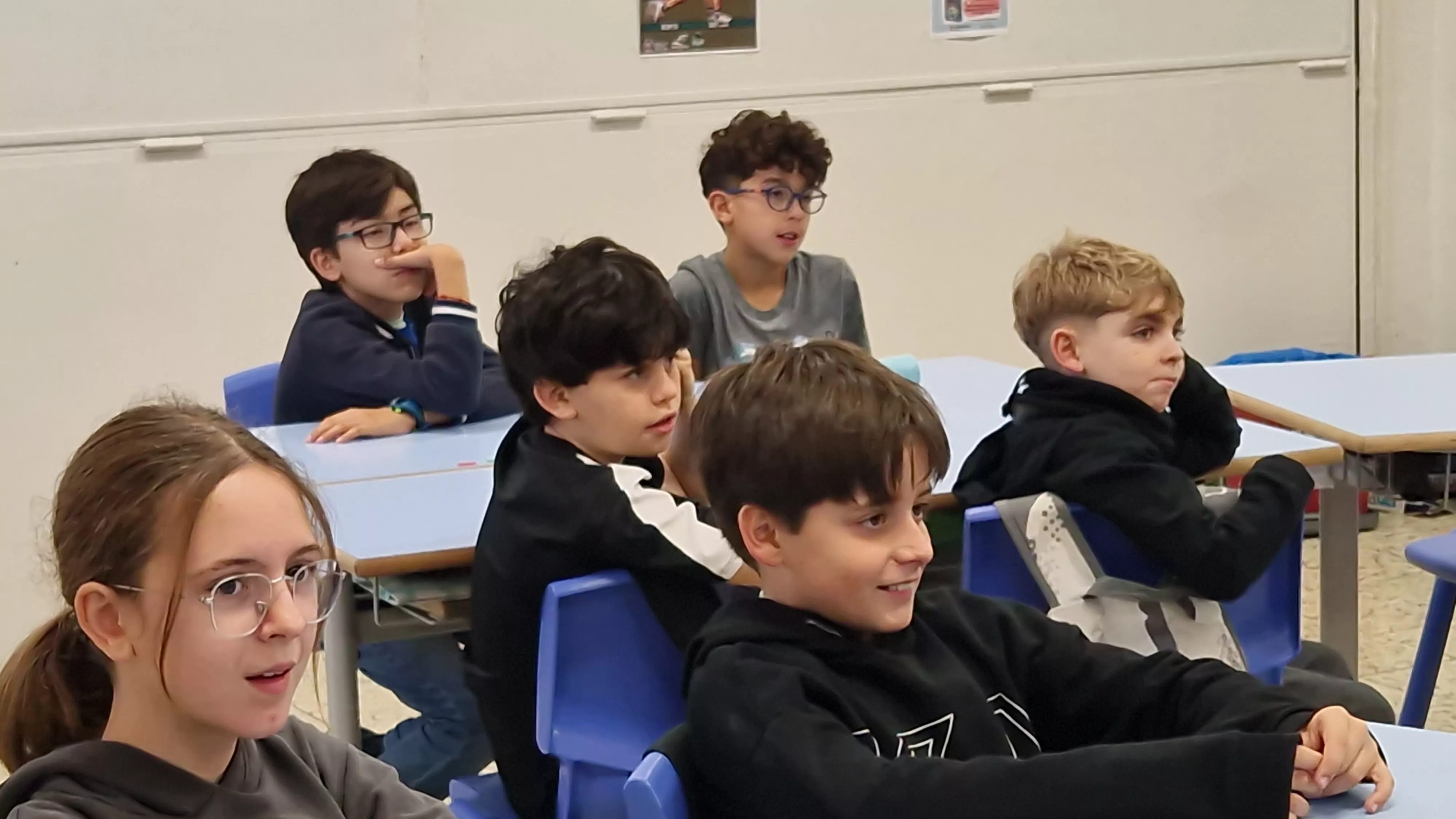 Presentación del juego de cartas Dedos en el Colegio Salesianos. Foto Myriam Martínez 