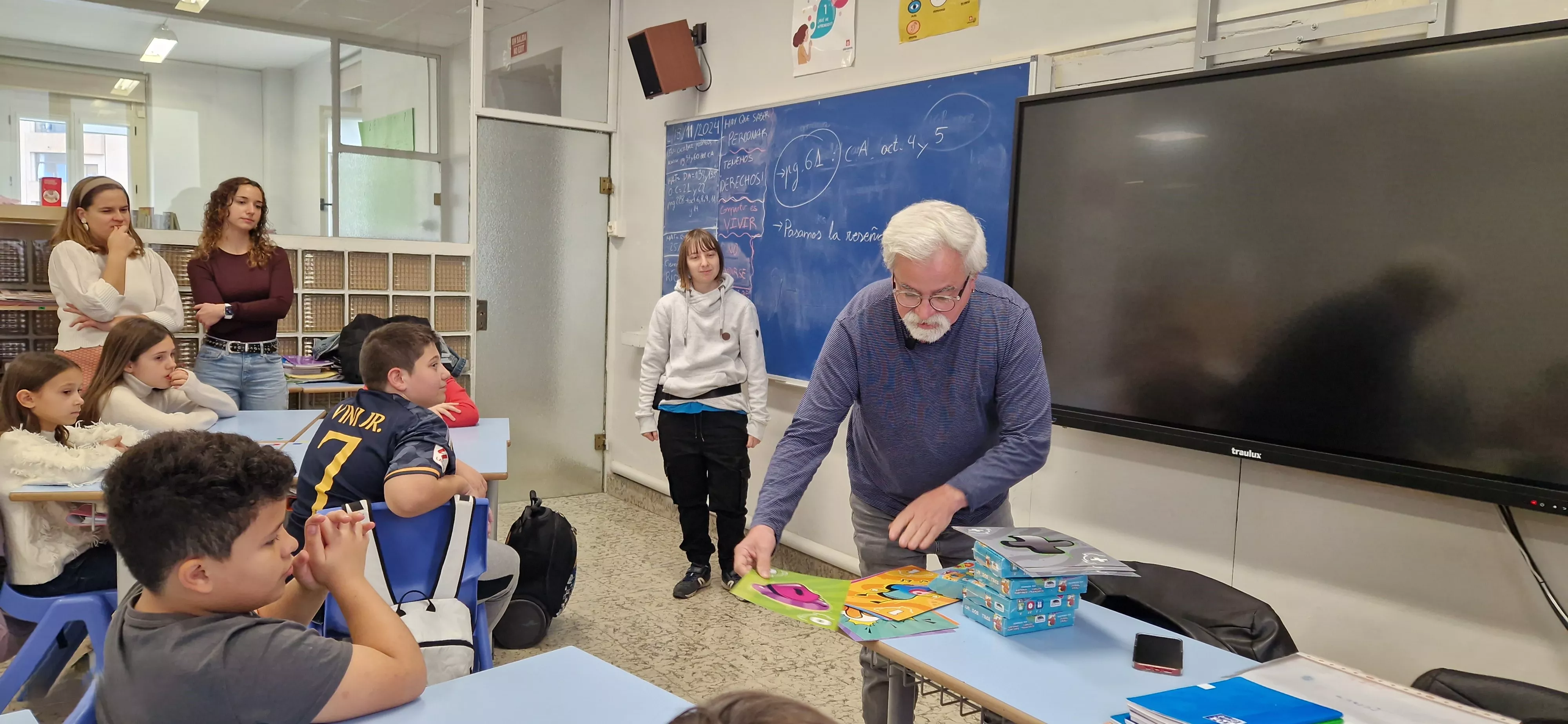 Presentación del juego de cartas Dedos en el Colegio Salesianos. Foto Myriam Martínez 