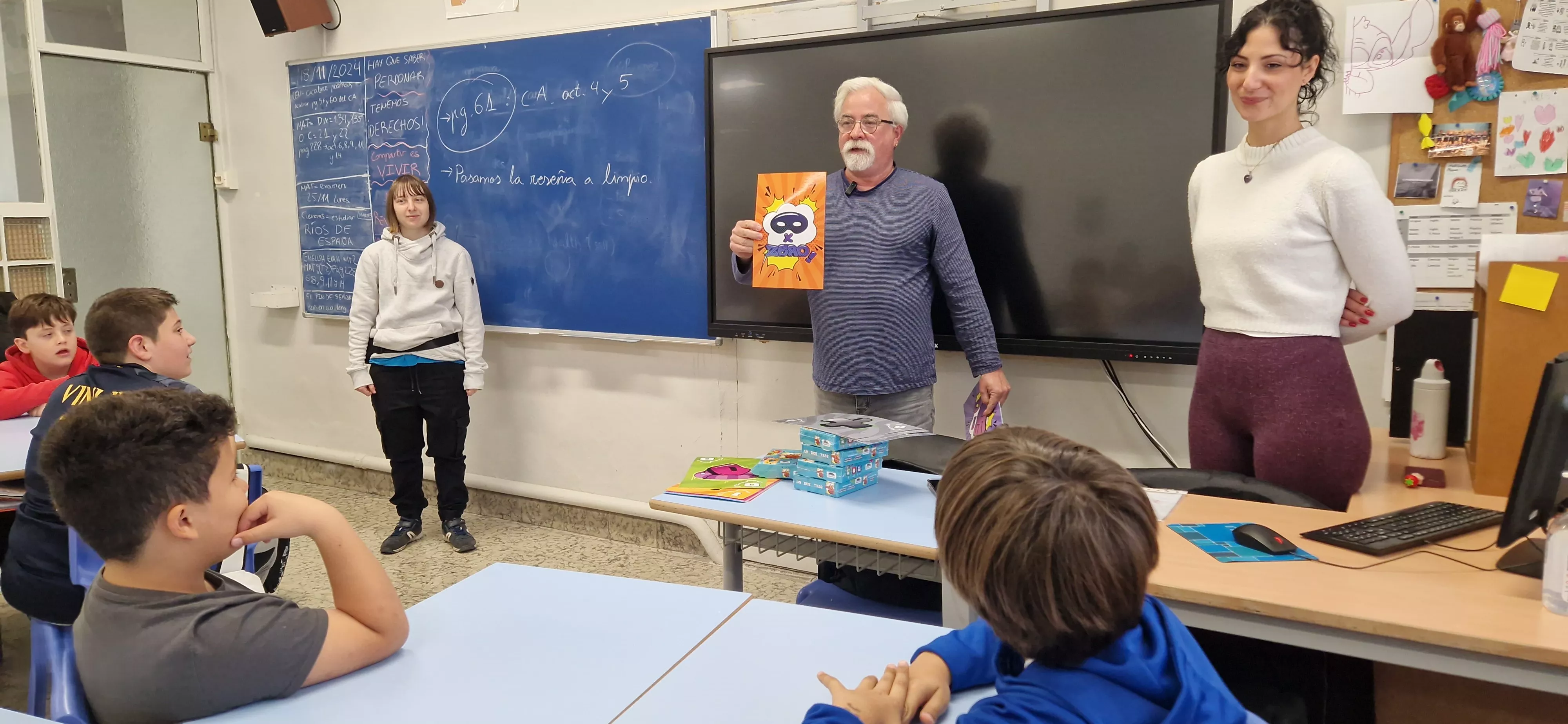 Presentación del juego de cartas Dedos en el Colegio Salesianos. Foto Myriam Martínez 