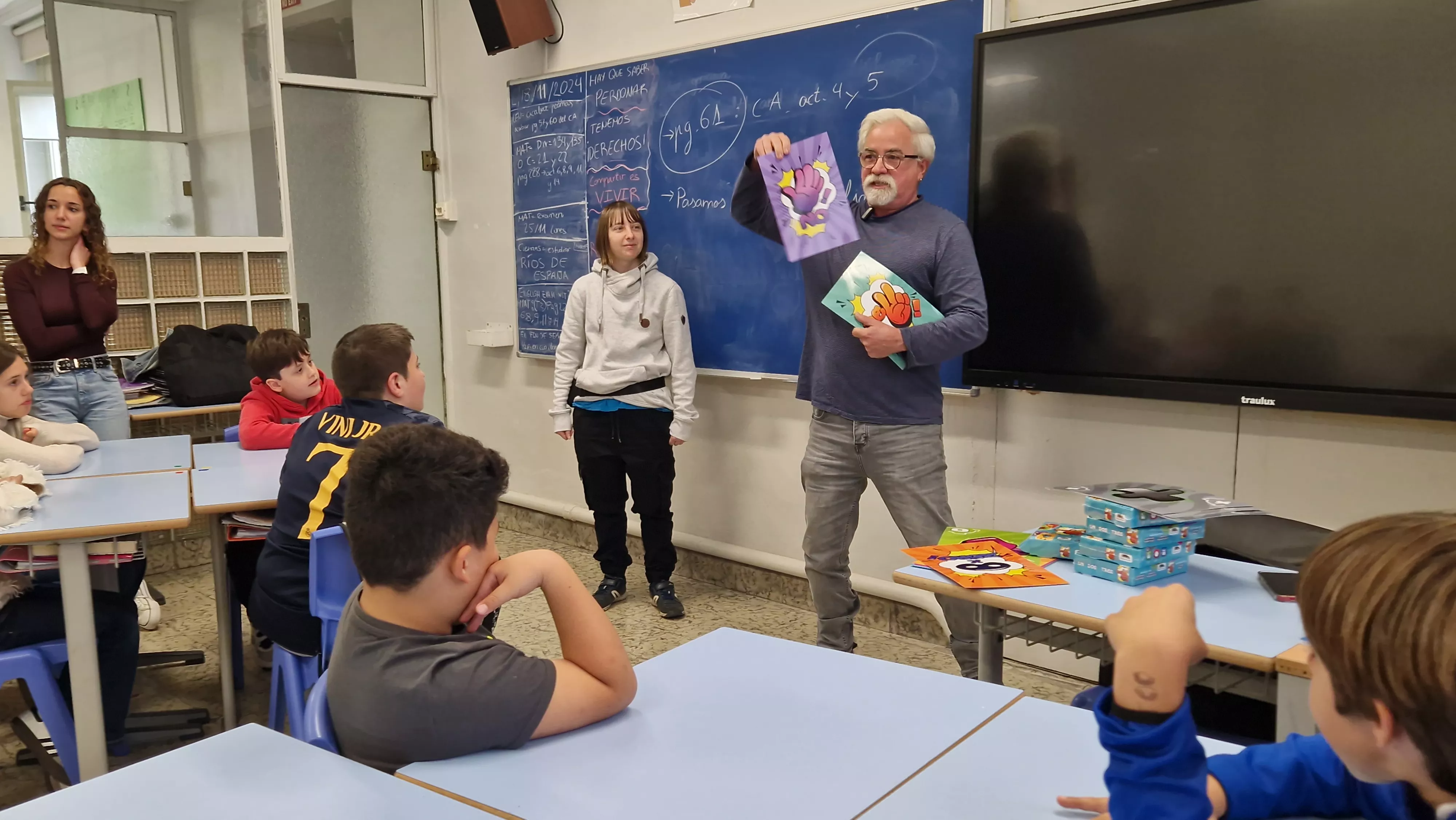 Presentación del juego de cartas Dedos en el Colegio Salesianos. Foto Myriam Martínez 