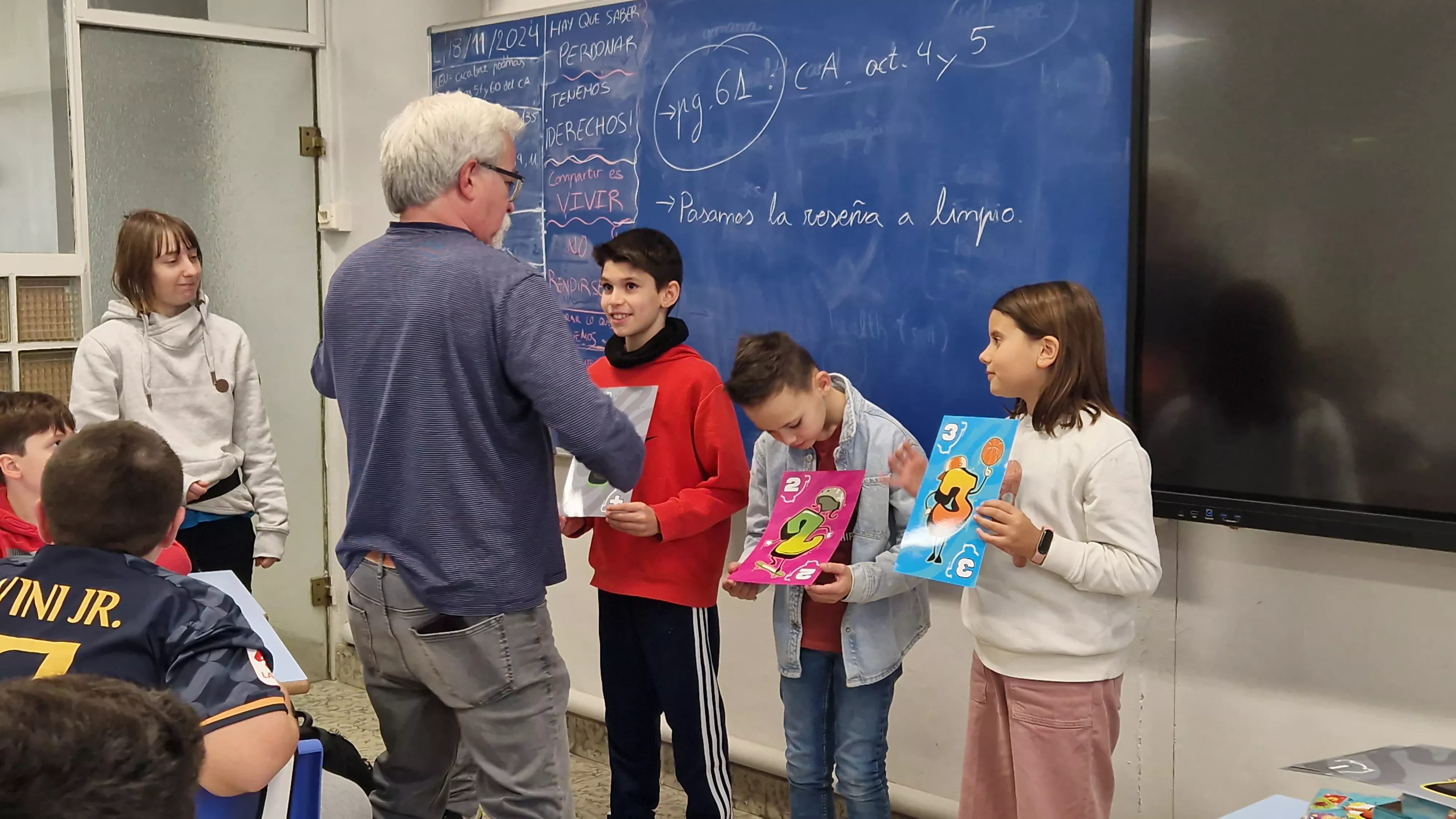 Presentación del juego de cartas Dedos en el Colegio Salesianos. Foto Myriam Martínez 