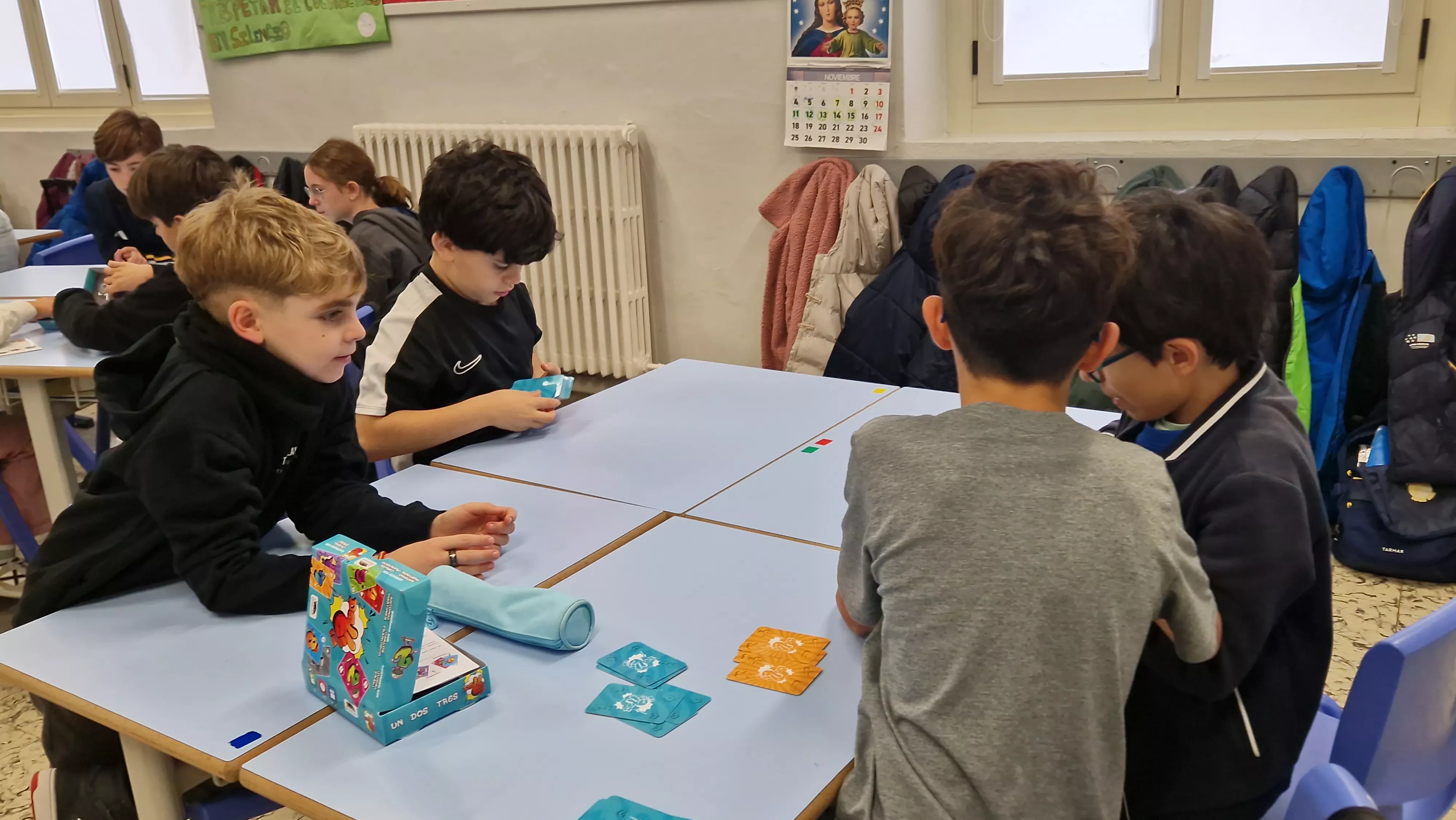 Presentación del juego de cartas Dedos en el Colegio Salesianos. Foto Myriam Martínez 