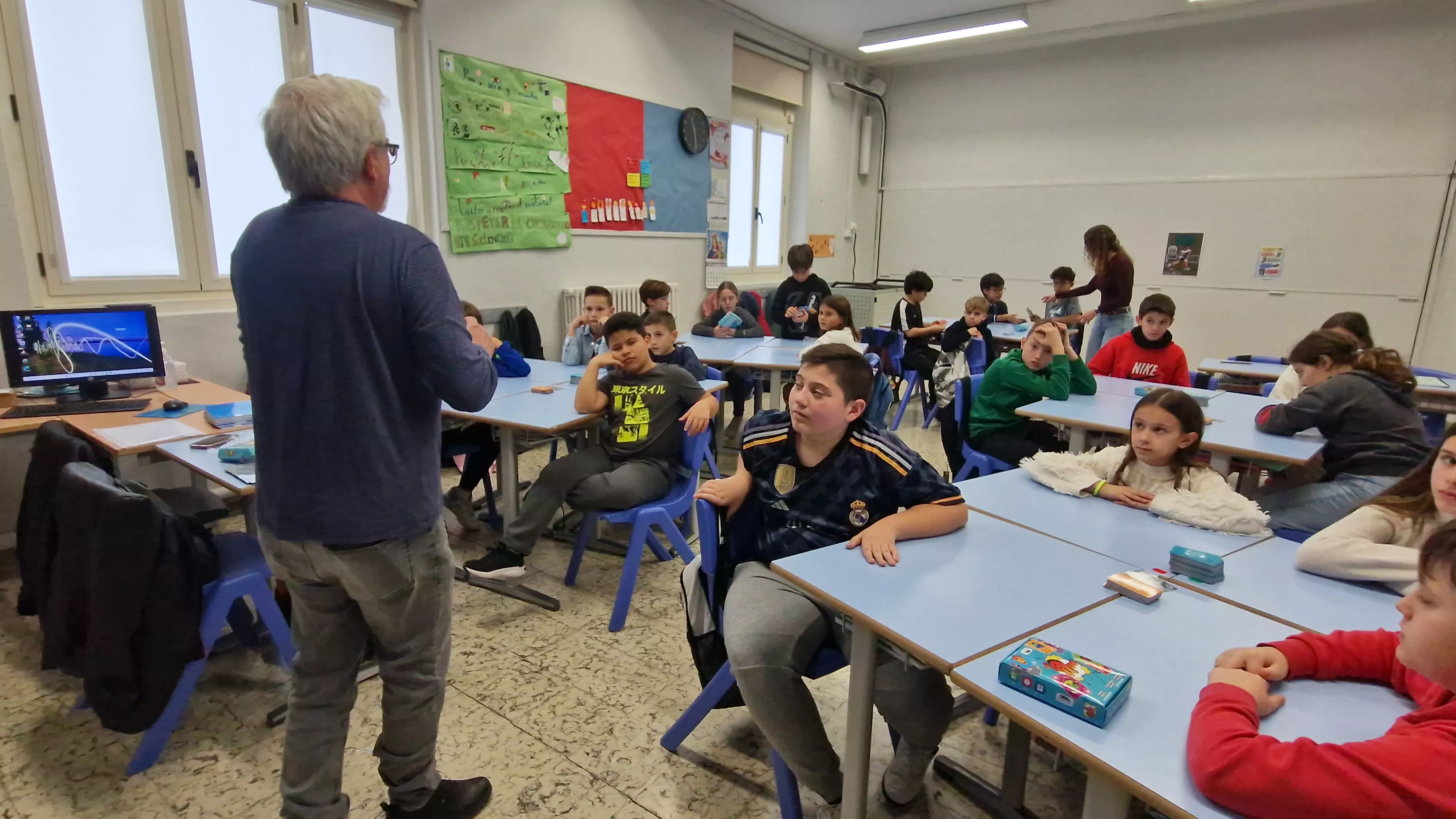 Presentación del juego de cartas Dedos en el Colegio Salesianos. Foto Myriam Martínez 