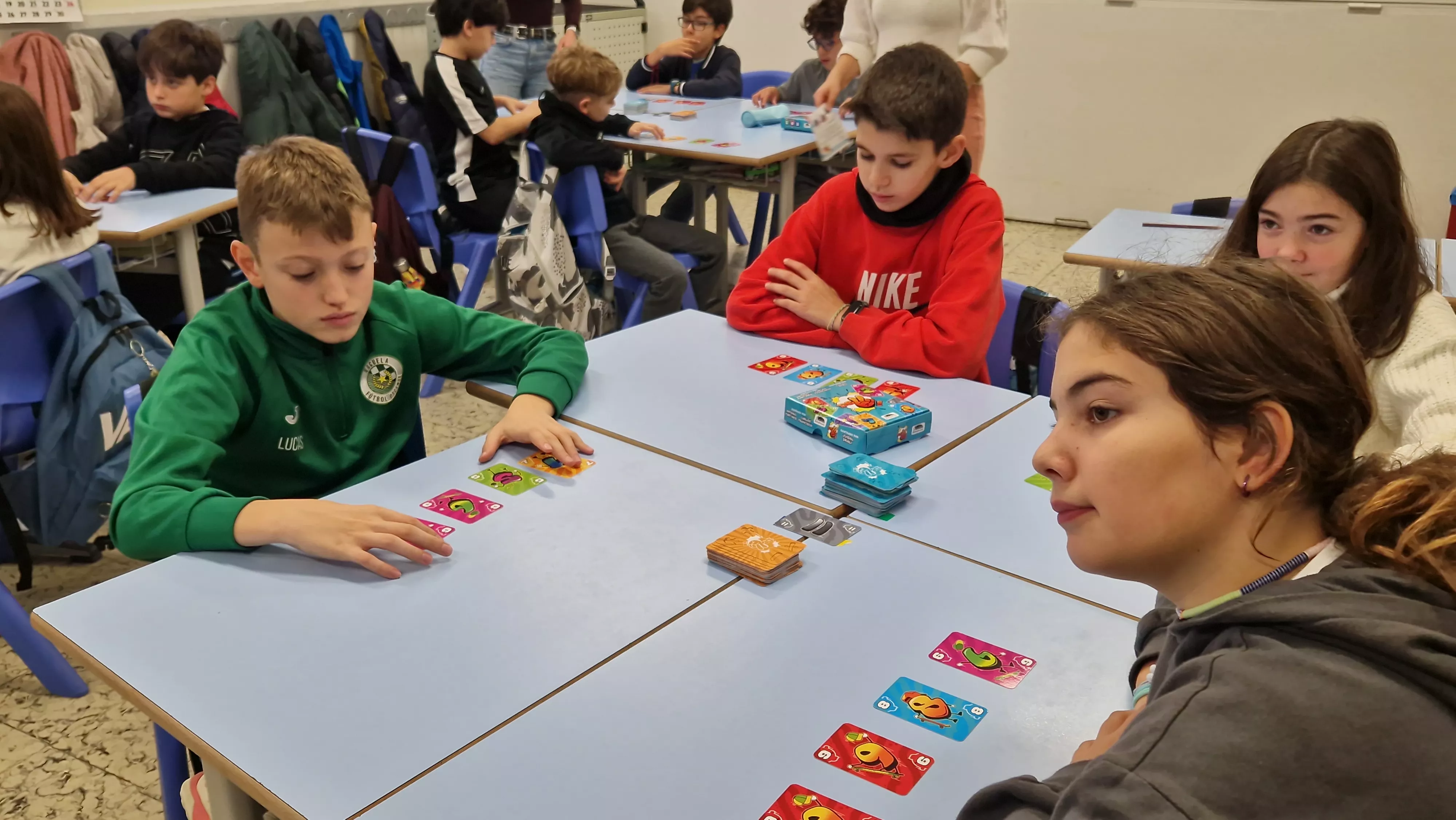 Presentación del juego de cartas Dedos en el Colegio Salesianos. Foto Myriam Martínez 