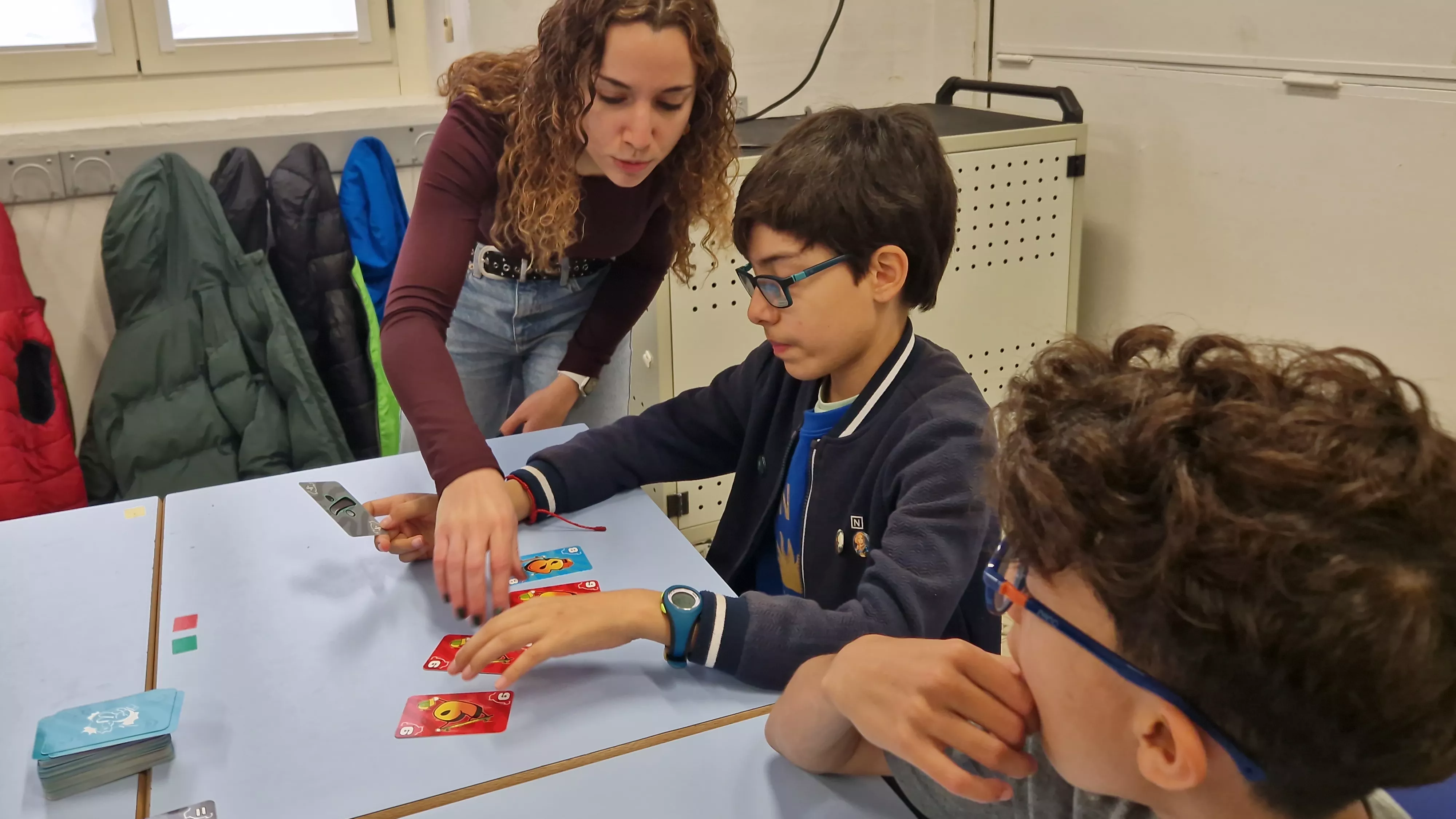 Presentación del juego de cartas Dedos en el Colegio Salesianos. Foto Myriam Martínez 