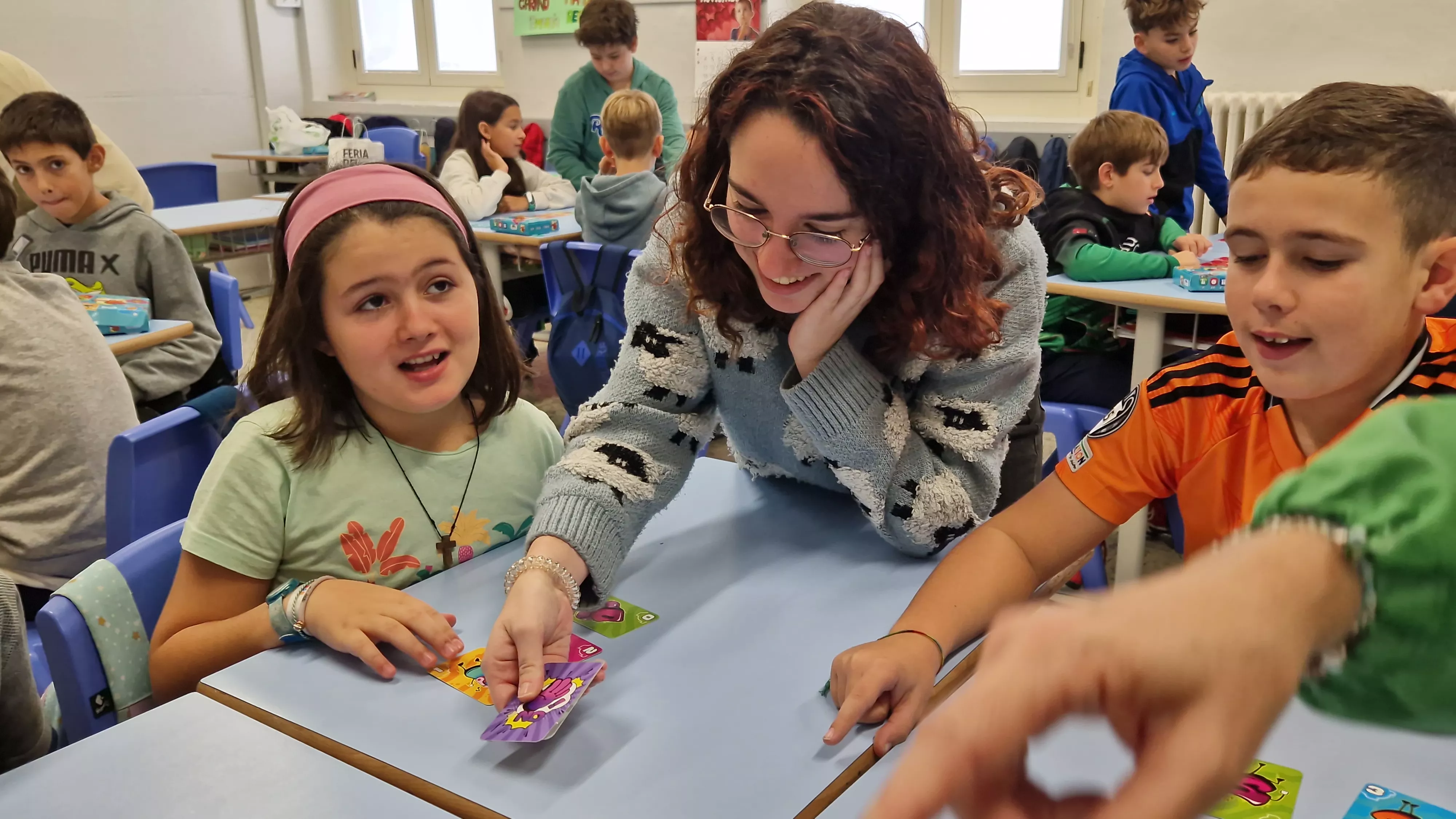 Presentación del juego de cartas Dedos en el Colegio Salesianos. Foto Myriam Martínez 
