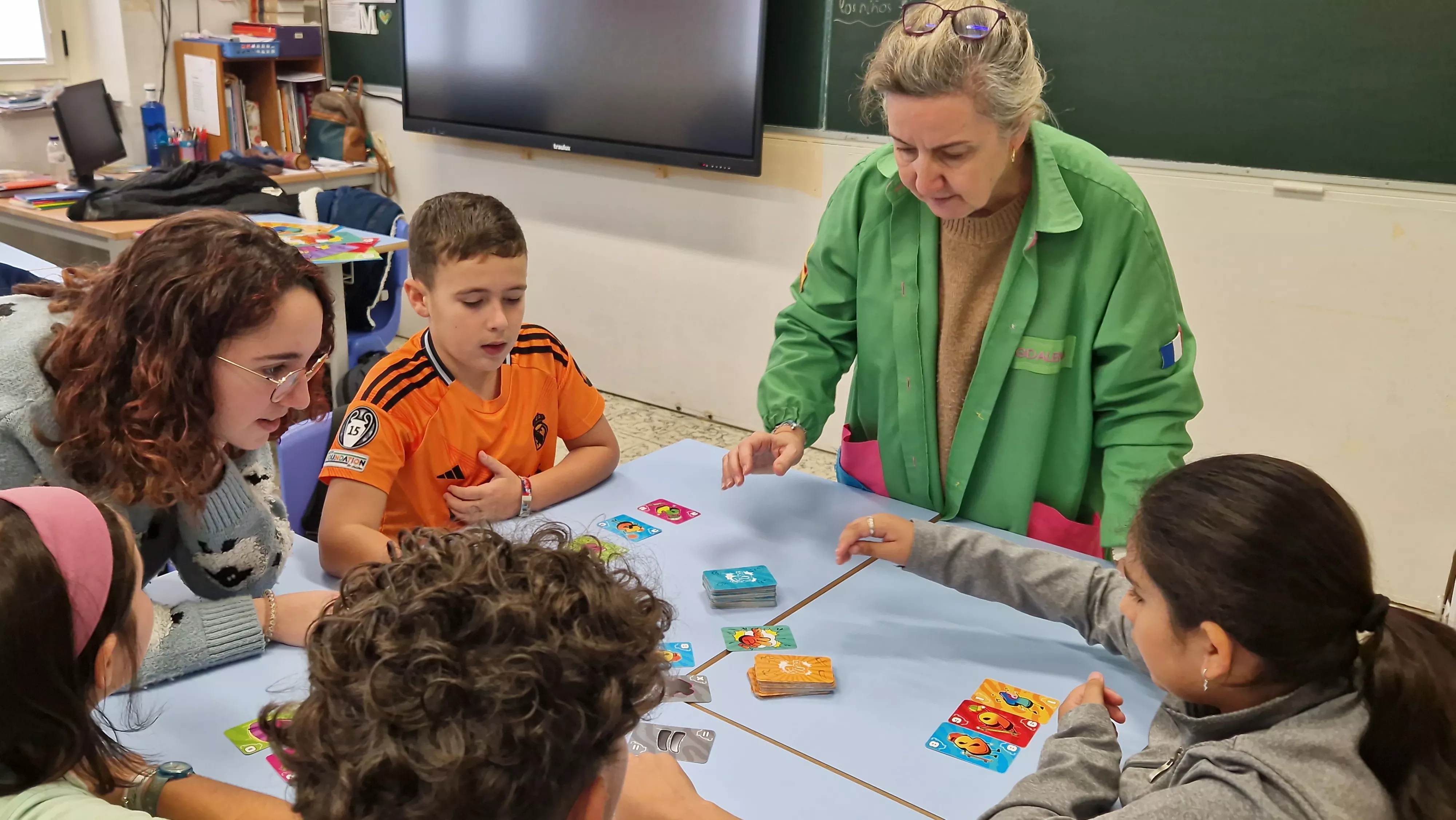 Presentación del juego de cartas Dedos en el Colegio Salesianos. Foto Myriam Martínez 