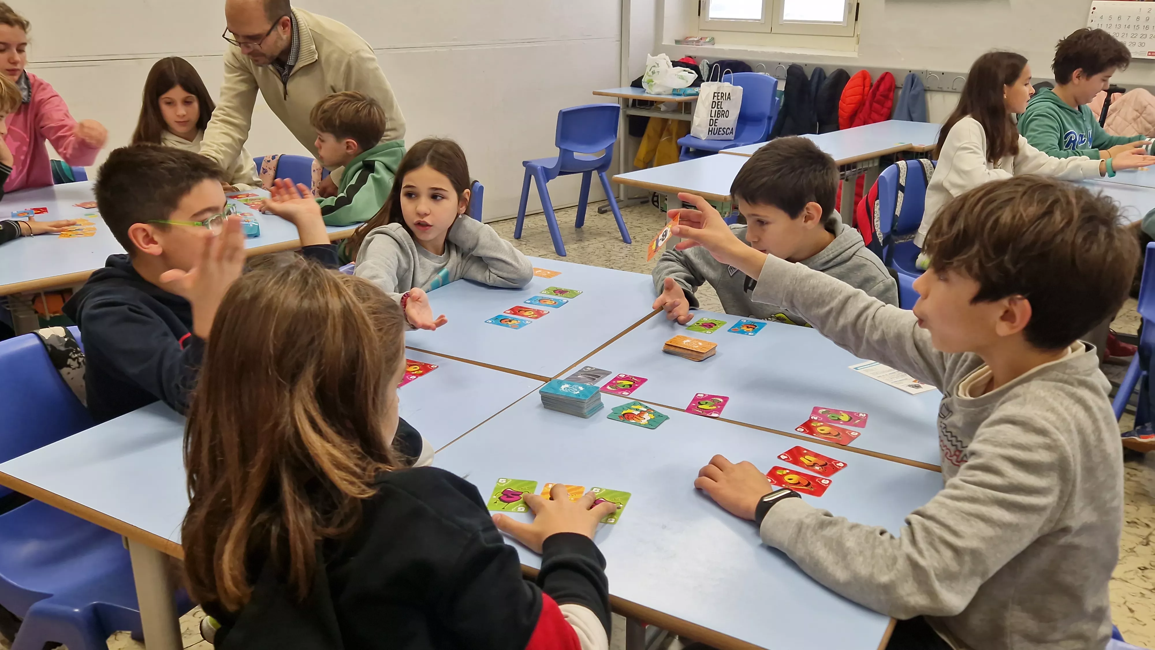 Presentación del juego de cartas Dedos en el Colegio Salesianos. Foto Myriam Martínez 