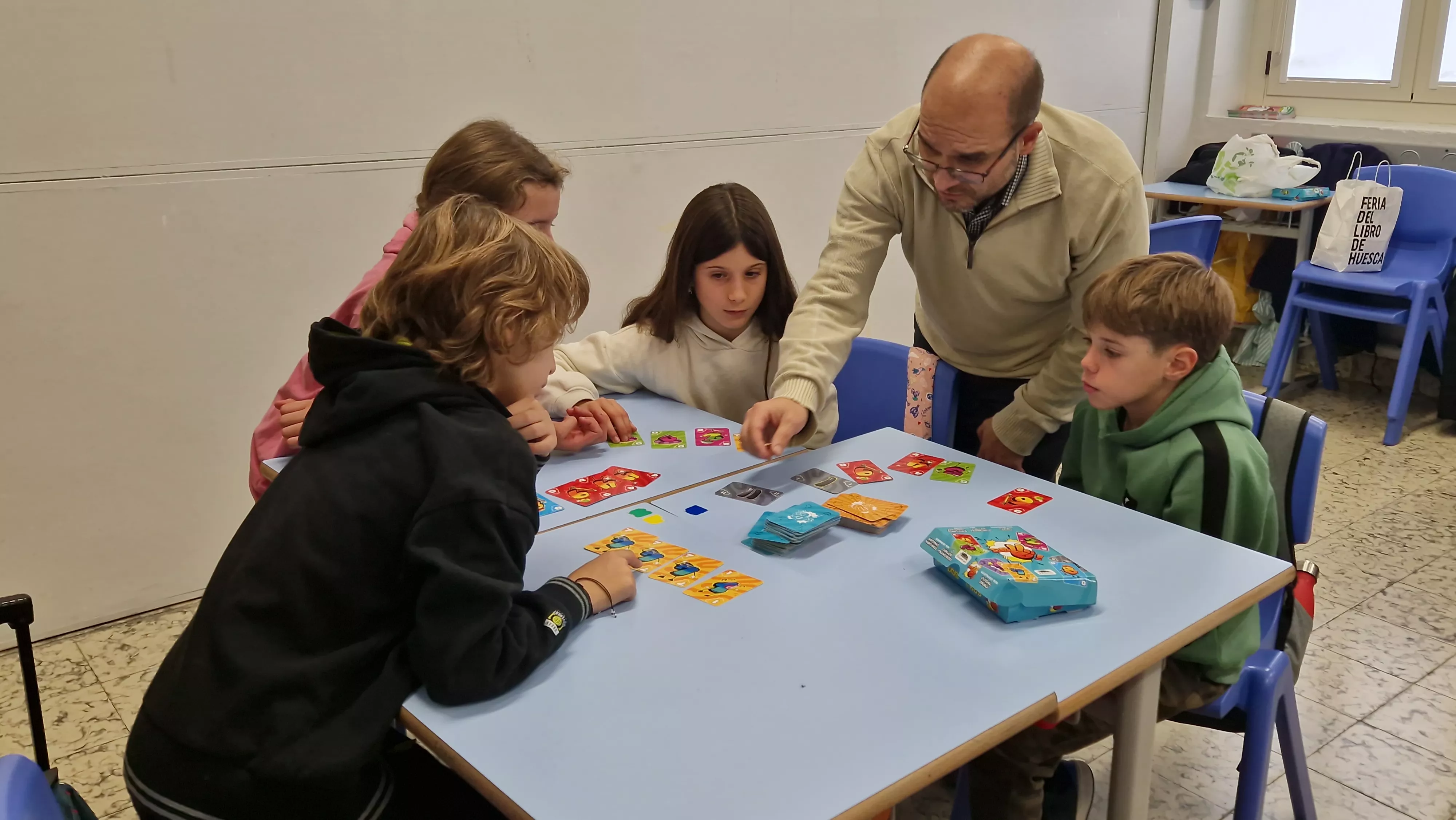 Presentación del juego de cartas Dedos en el Colegio Salesianos. Foto Myriam Martínez 