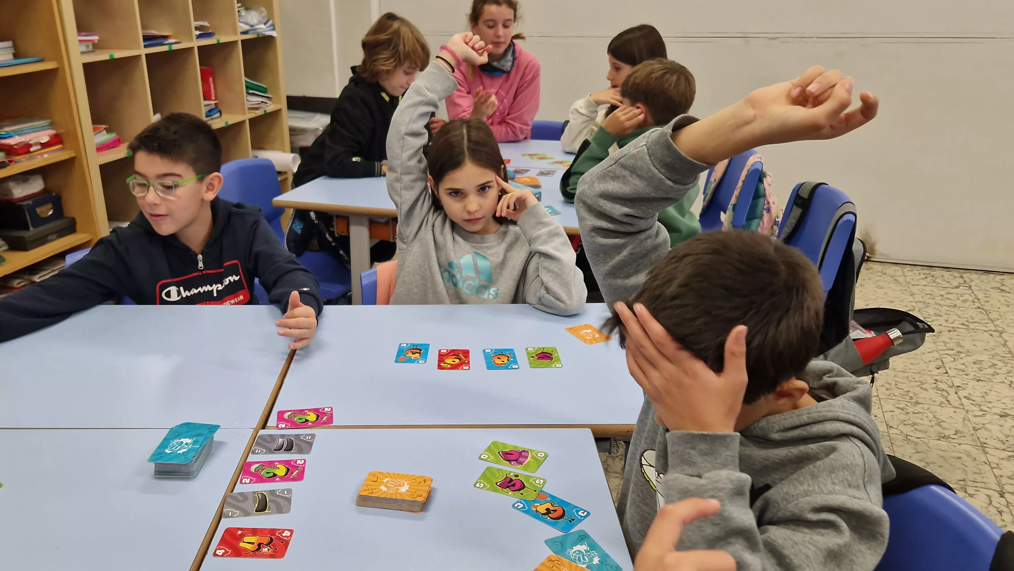Presentación del juego de cartas Dedos en el Colegio Salesianos. Foto Myriam Martínez 