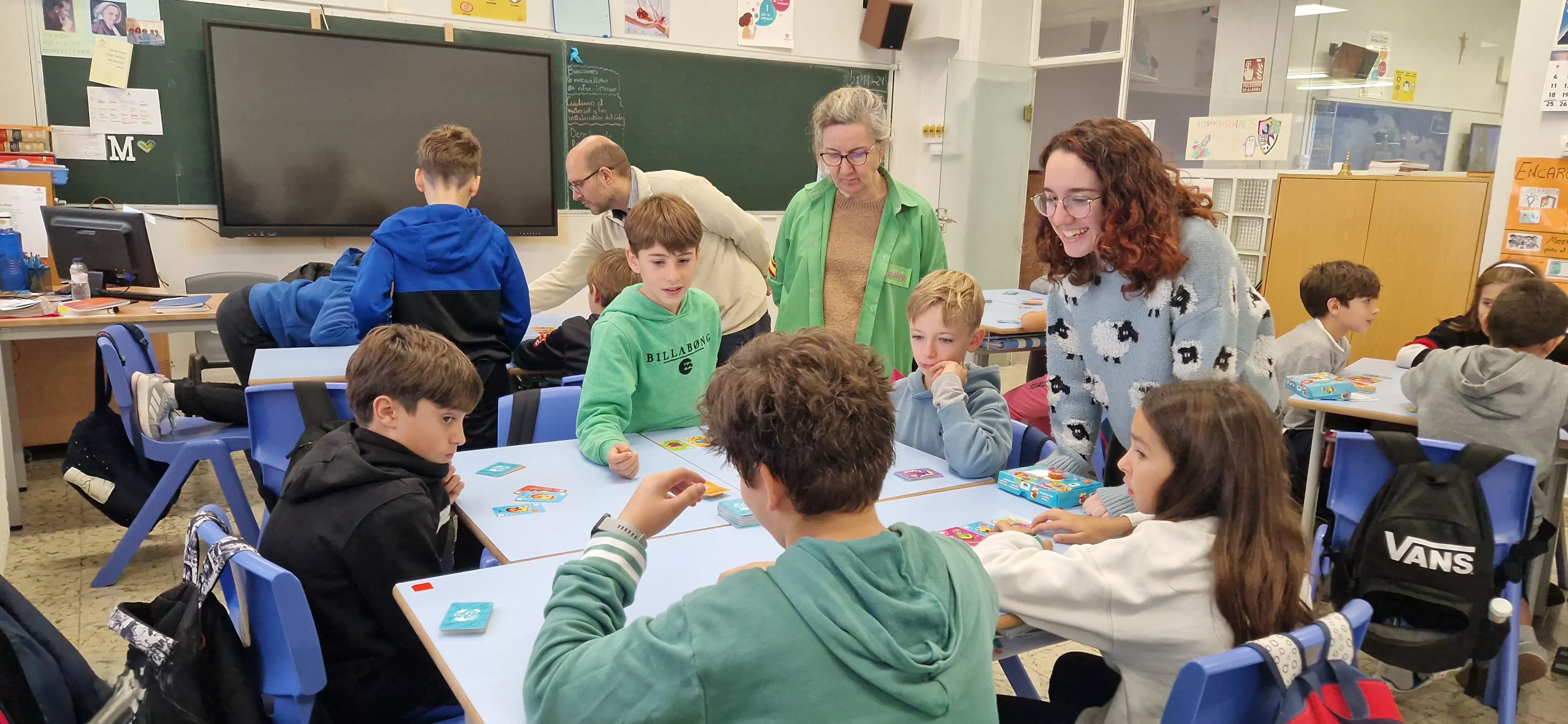 Presentación del juego de cartas Dedos en el Colegio Salesianos. Foto Myriam Martínez