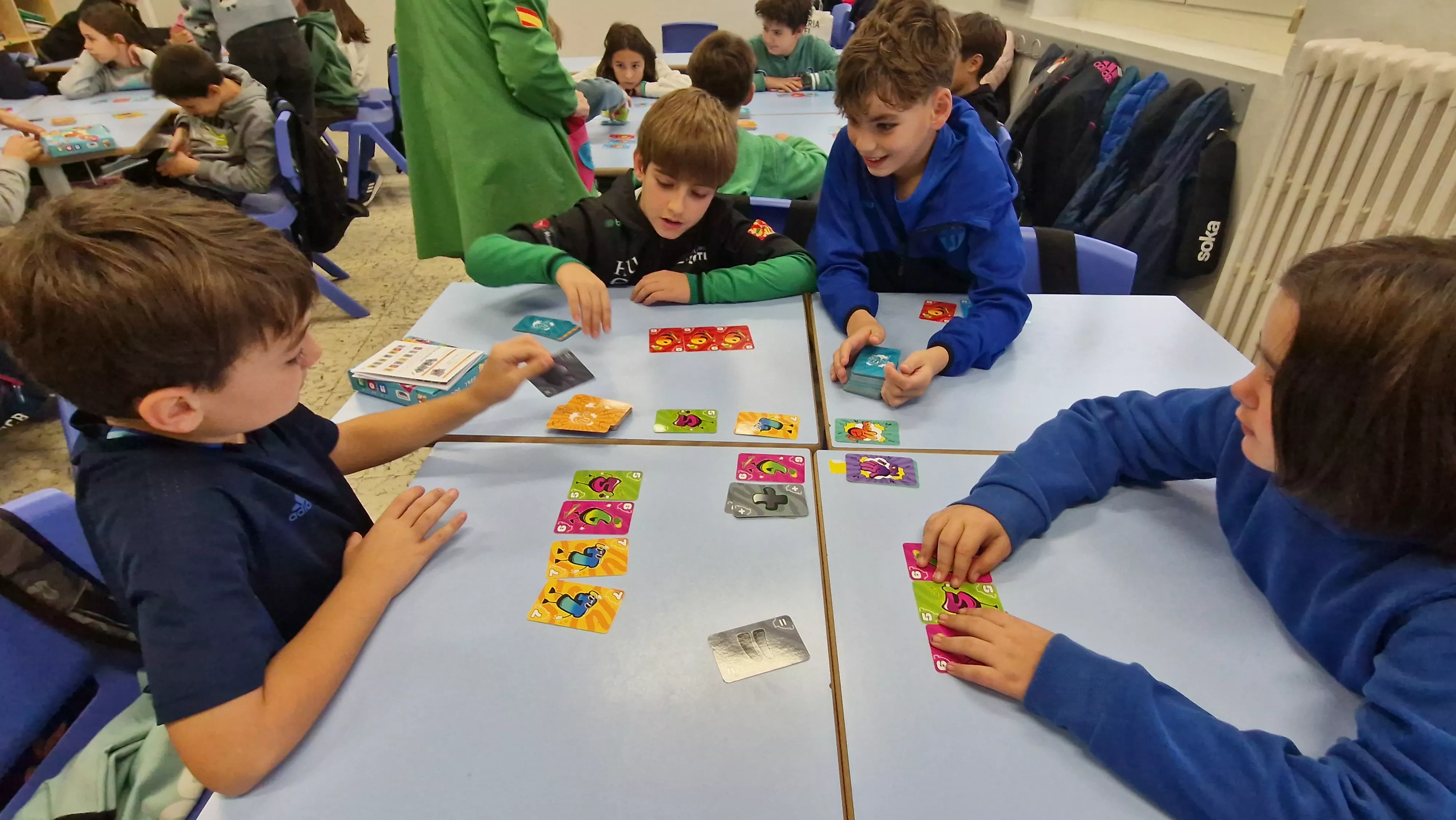 Presentación del juego de cartas Dedos en el Colegio Salesianos. Foto Myriam Martínez 