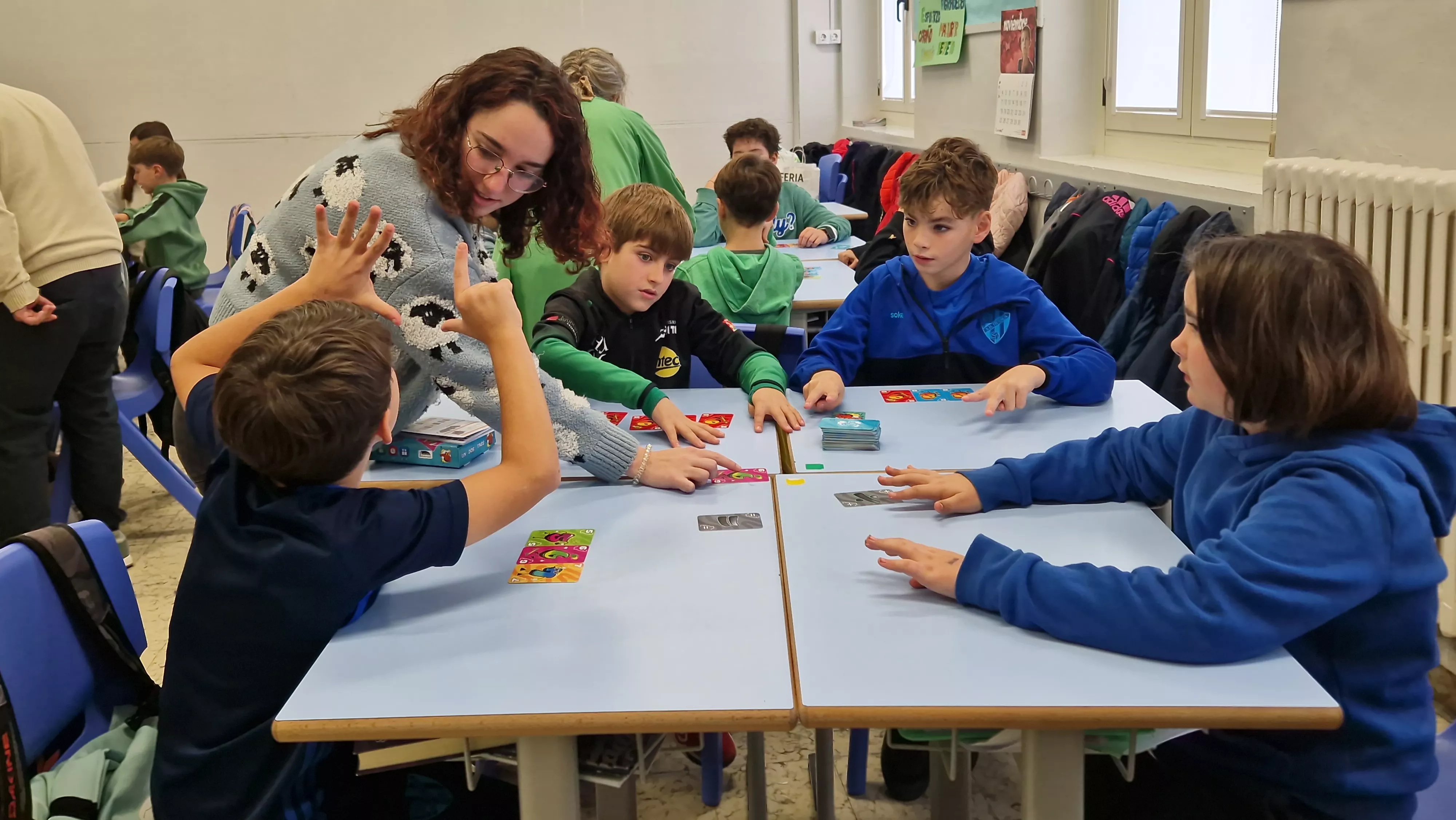 Presentación del juego de cartas Dedos en el Colegio Salesianos. Foto Myriam Martínez 