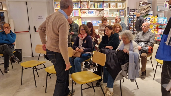 Los primeros en llegar Los primeros en llegar