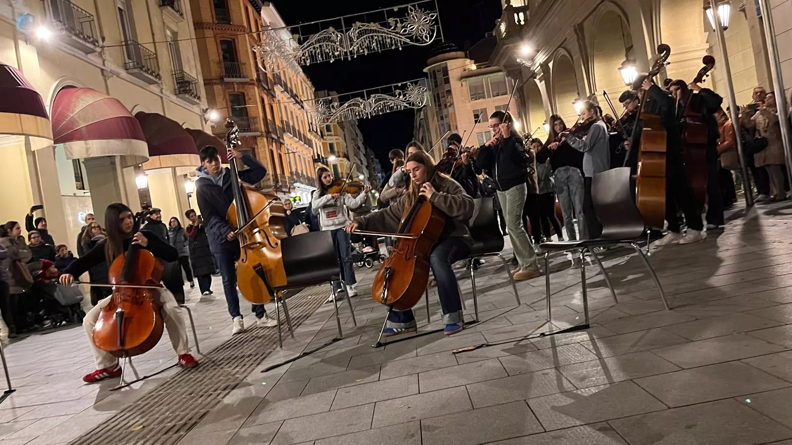 Flashmob del Conservatorio de Música de Huesca por Santa Cecilia. Foto Mercedes Manterola