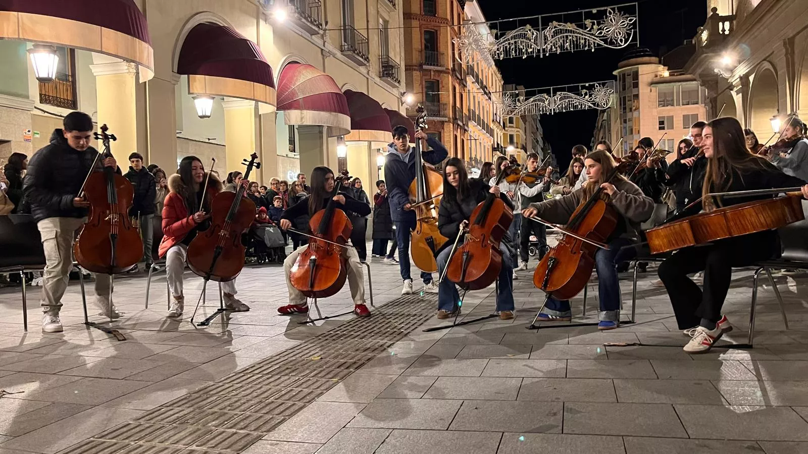 Flashmob del Conservatorio de Música de Huesca por Santa Cecilia. Foto Mercedes Manterola