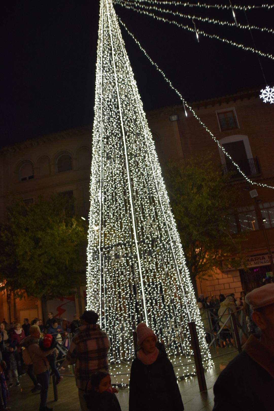 Encendido navideño en Monzón 