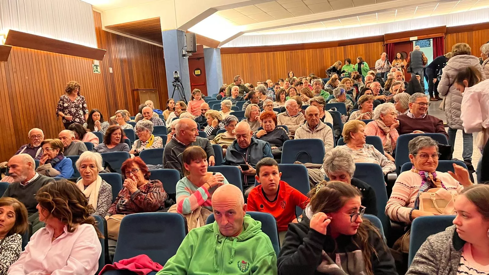 Gala de colofón del 70 aniversario de la Asociación Folklórica Santa Cecilia e inicio de sus fiestas. Foto Mercedes Manterola