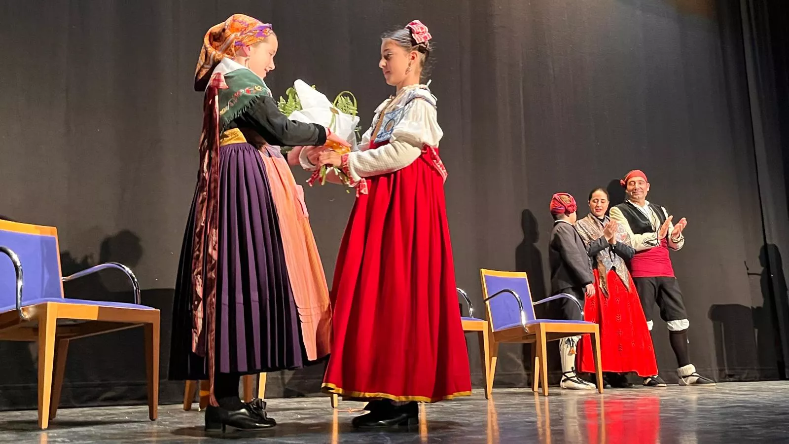 Gala de colofón del 70 aniversario de la Asociación Folklórica Santa Cecilia e inicio de sus fiestas. Foto Mercedes Manterola