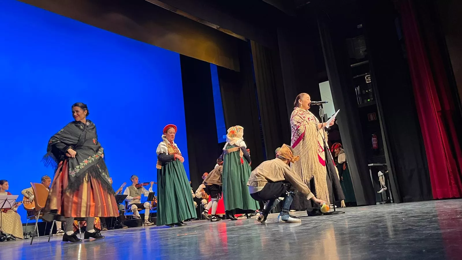 Gala de colofón del 70 aniversario de la Asociación Folklórica Santa Cecilia e inicio de sus fiestas. Foto Mercedes Manterola