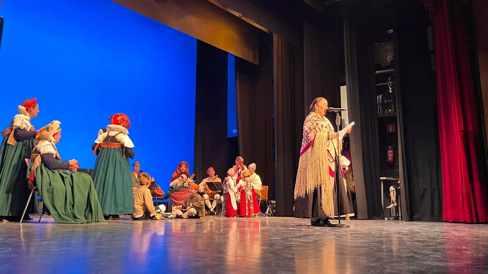 Gala de colofón del 70 aniversario de la Asociación Folklórica Santa Cecilia e inicio de sus fiestas. Foto Mercedes Manterola