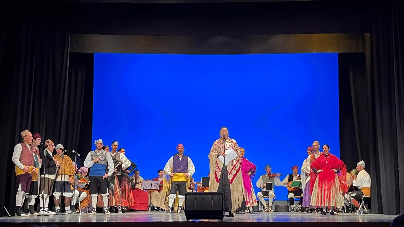 Gala de colofón del 70 aniversario de la Asociación Folklórica Santa Cecilia e inicio de sus fiestas. Foto Mercedes Manterola