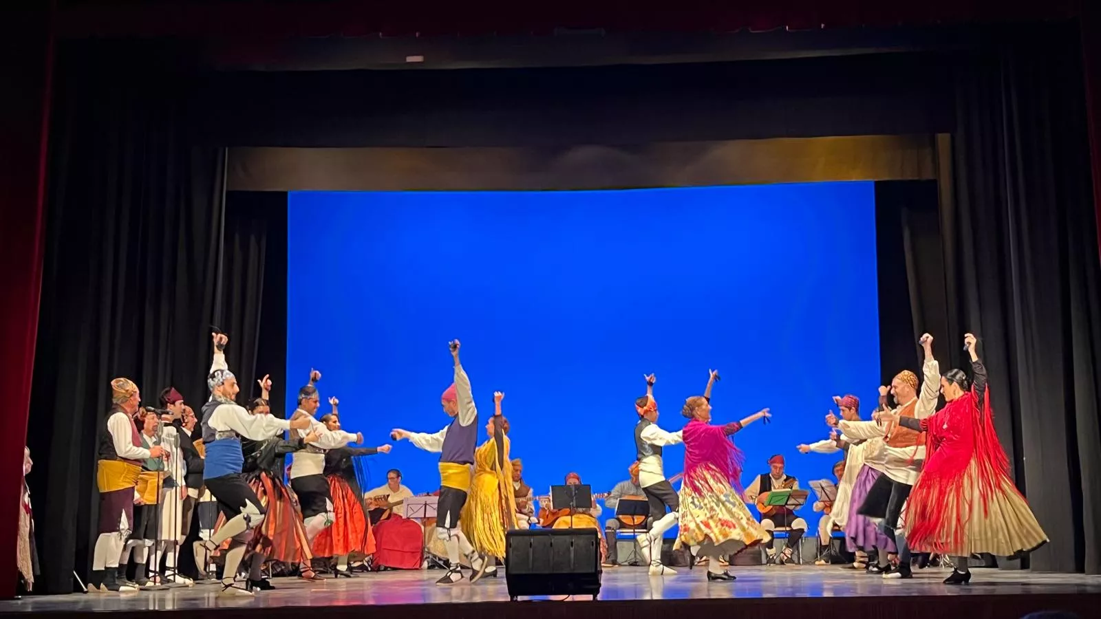 Gala de colofón del 70 aniversario de la Asociación Folklórica Santa Cecilia e inicio de sus fiestas. Foto Mercedes Manterola