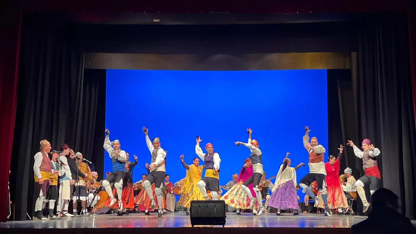 Gala de colofón del 70 aniversario de la Asociación Folklórica Santa Cecilia e inicio de sus fiestas. Foto Mercedes Manterola