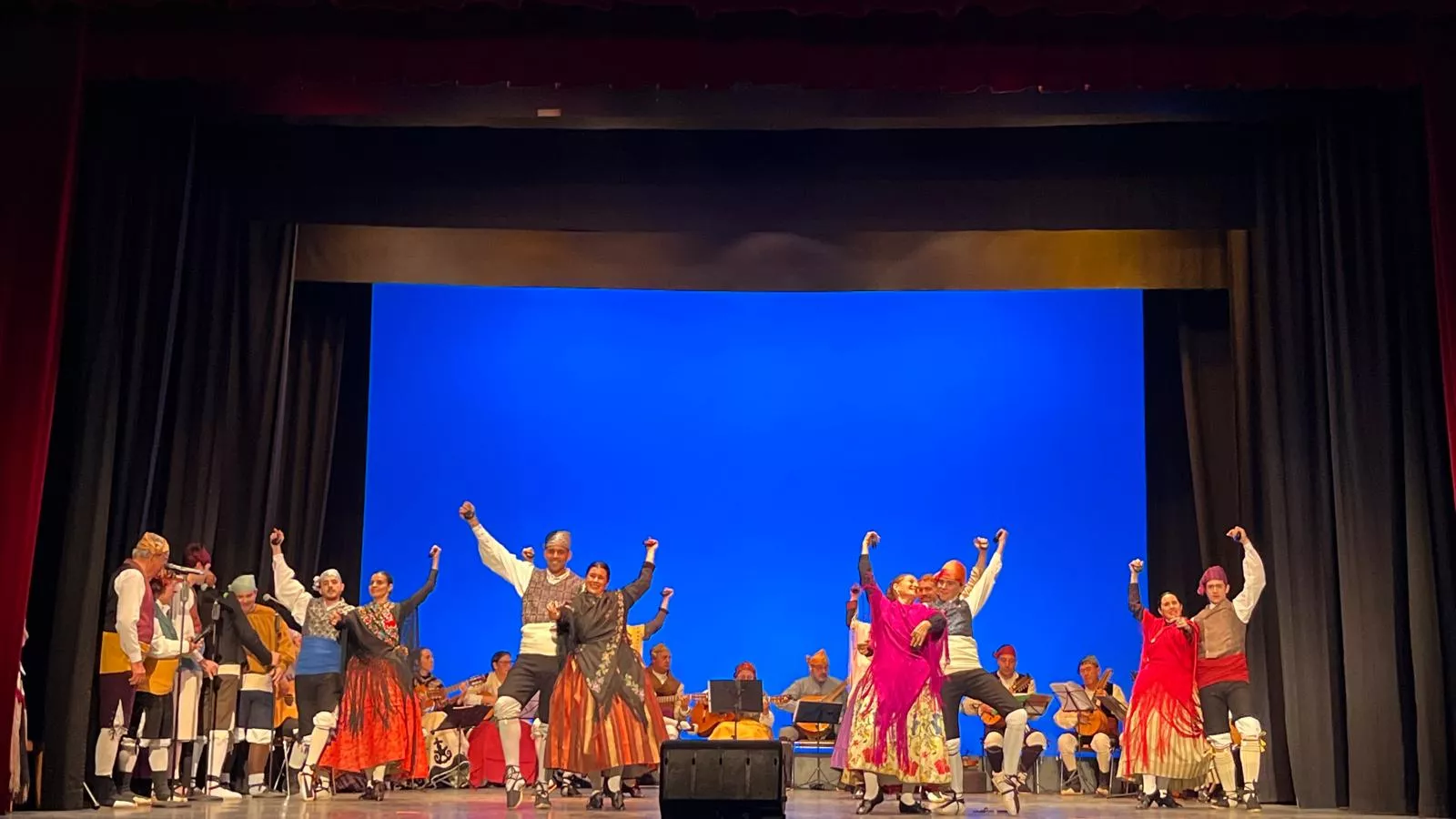 Gala de colofón del 70 aniversario de la Asociación Folklórica Santa Cecilia e inicio de sus fiestas. Foto Mercedes Manterola