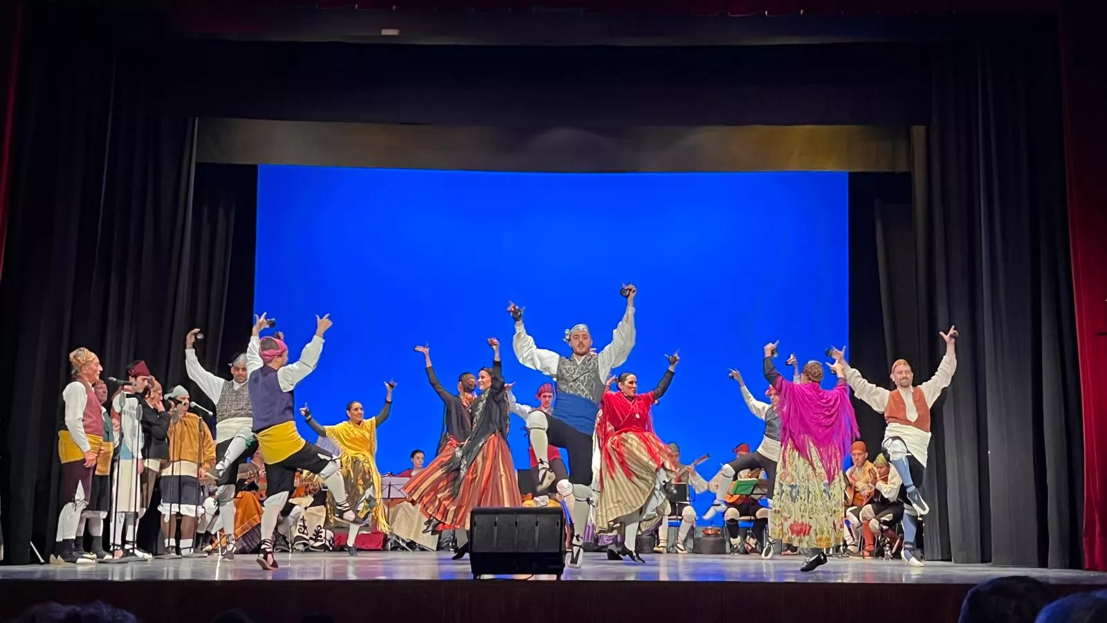 Gala de colofón del 70 aniversario de la Asociación Folklórica Santa Cecilia e inicio de sus fiestas. Foto Mercedes Manterola