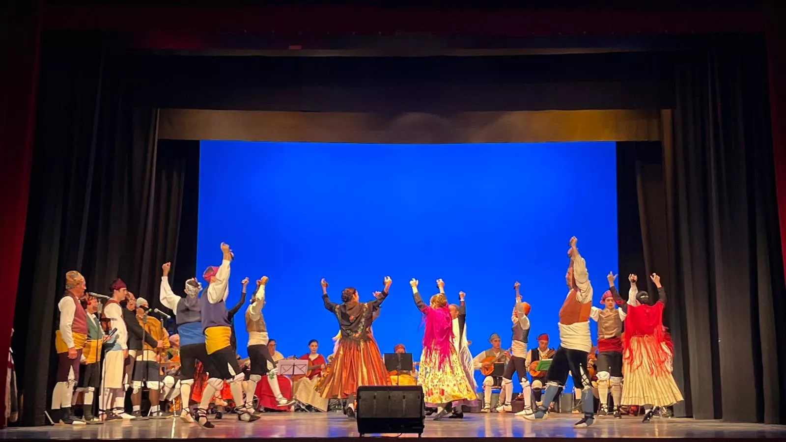 Gala de colofón del 70 aniversario de la Asociación Folklórica Santa Cecilia e inicio de sus fiestas. Foto Mercedes Manterola