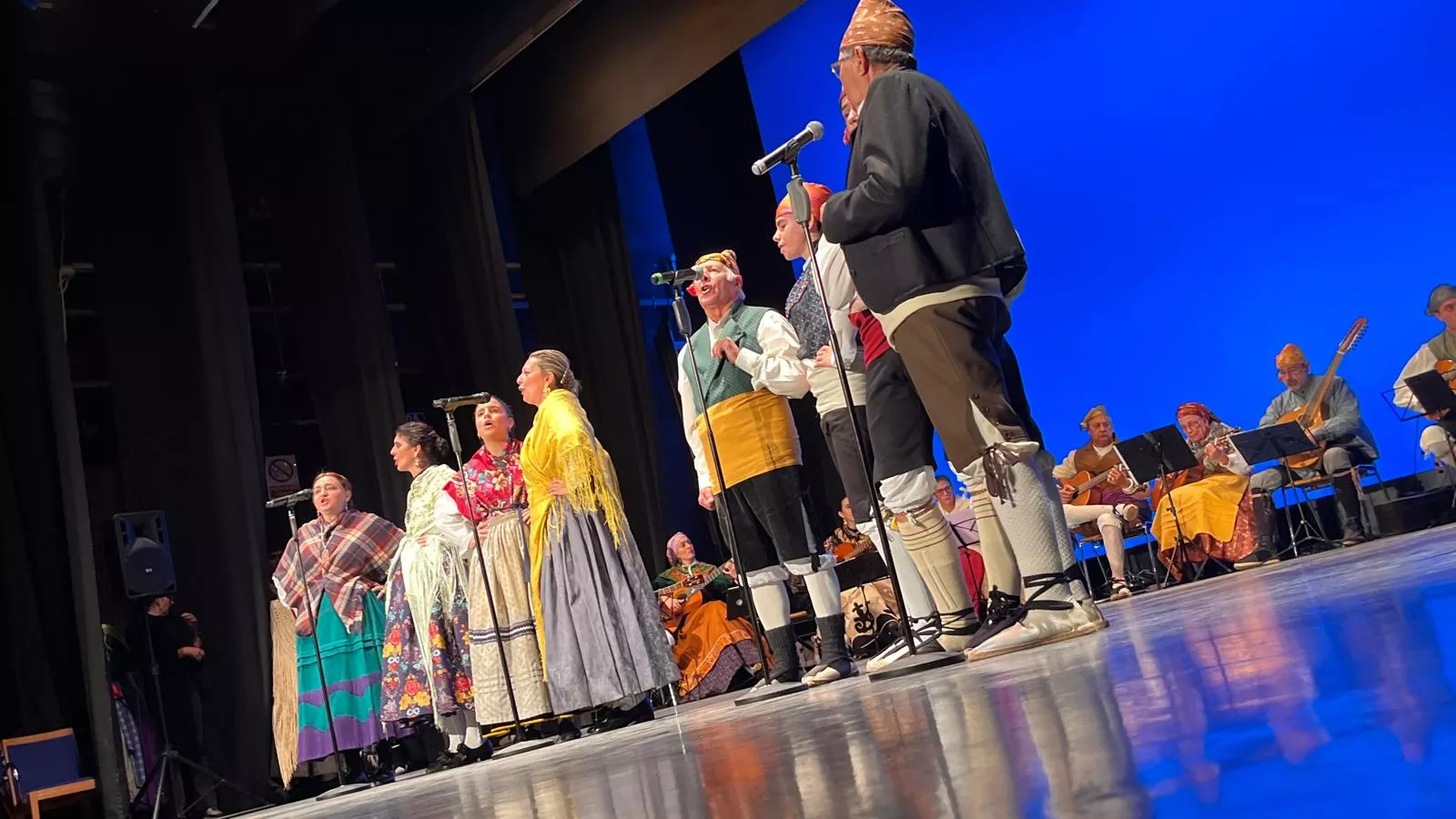 Gala de colofón del 70 aniversario de la Asociación Folklórica Santa Cecilia e inicio de sus fiestas. Foto Mercedes Manterola