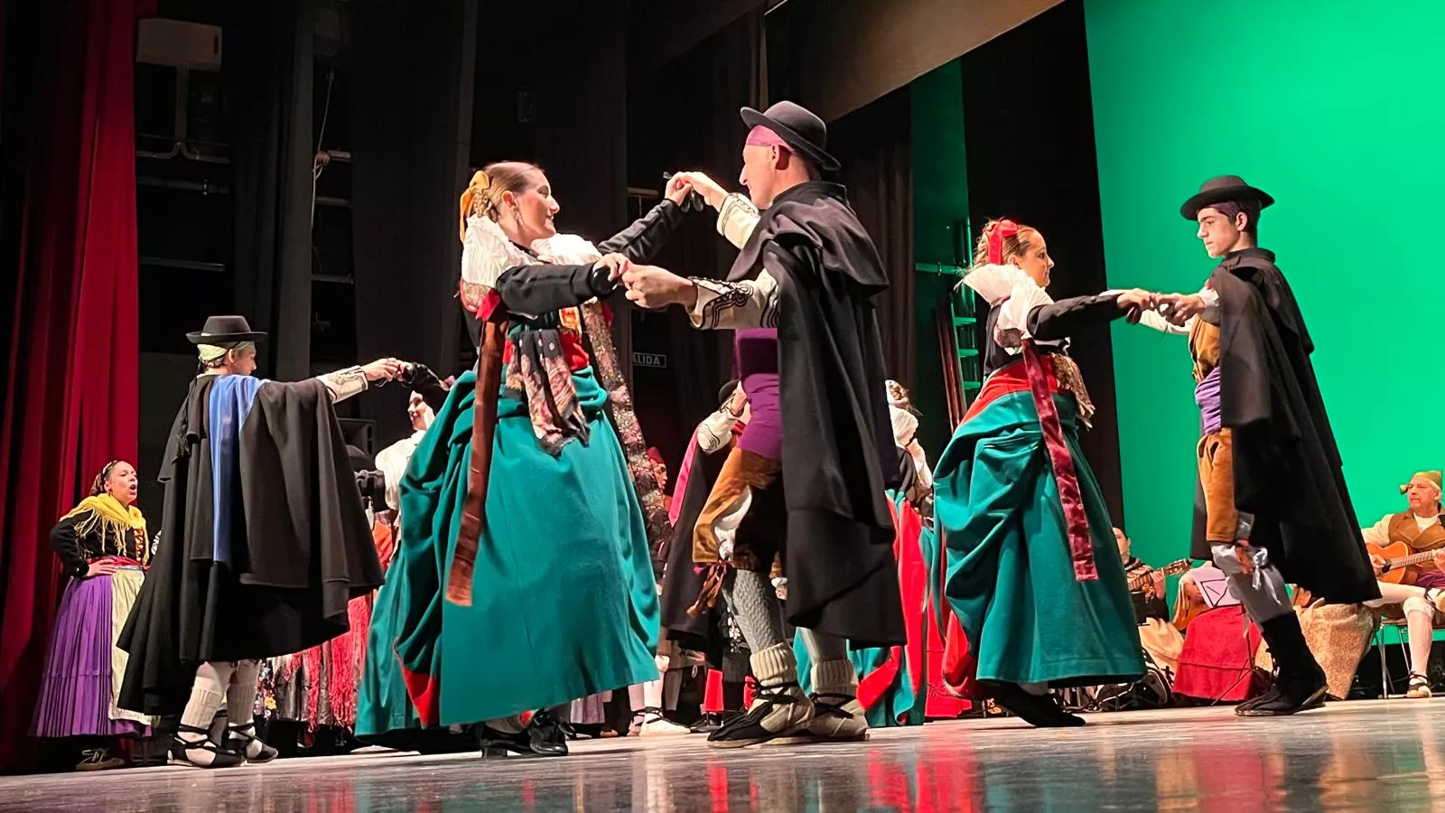 Gala de colofón del 70 aniversario de la Asociación Folklórica Santa Cecilia e inicio de sus fiestas. Foto Mercedes Manterola