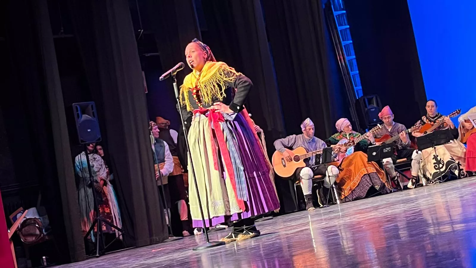 Gala de colofón del 70 aniversario de la Asociación Folklórica Santa Cecilia e inicio de sus fiestas. Foto Mercedes Manterola