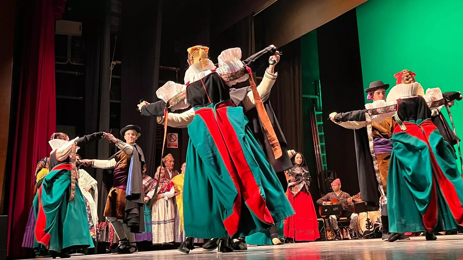 Gala de colofón del 70 aniversario de la Asociación Folklórica Santa Cecilia e inicio de sus fiestas. Foto Mercedes Manterola