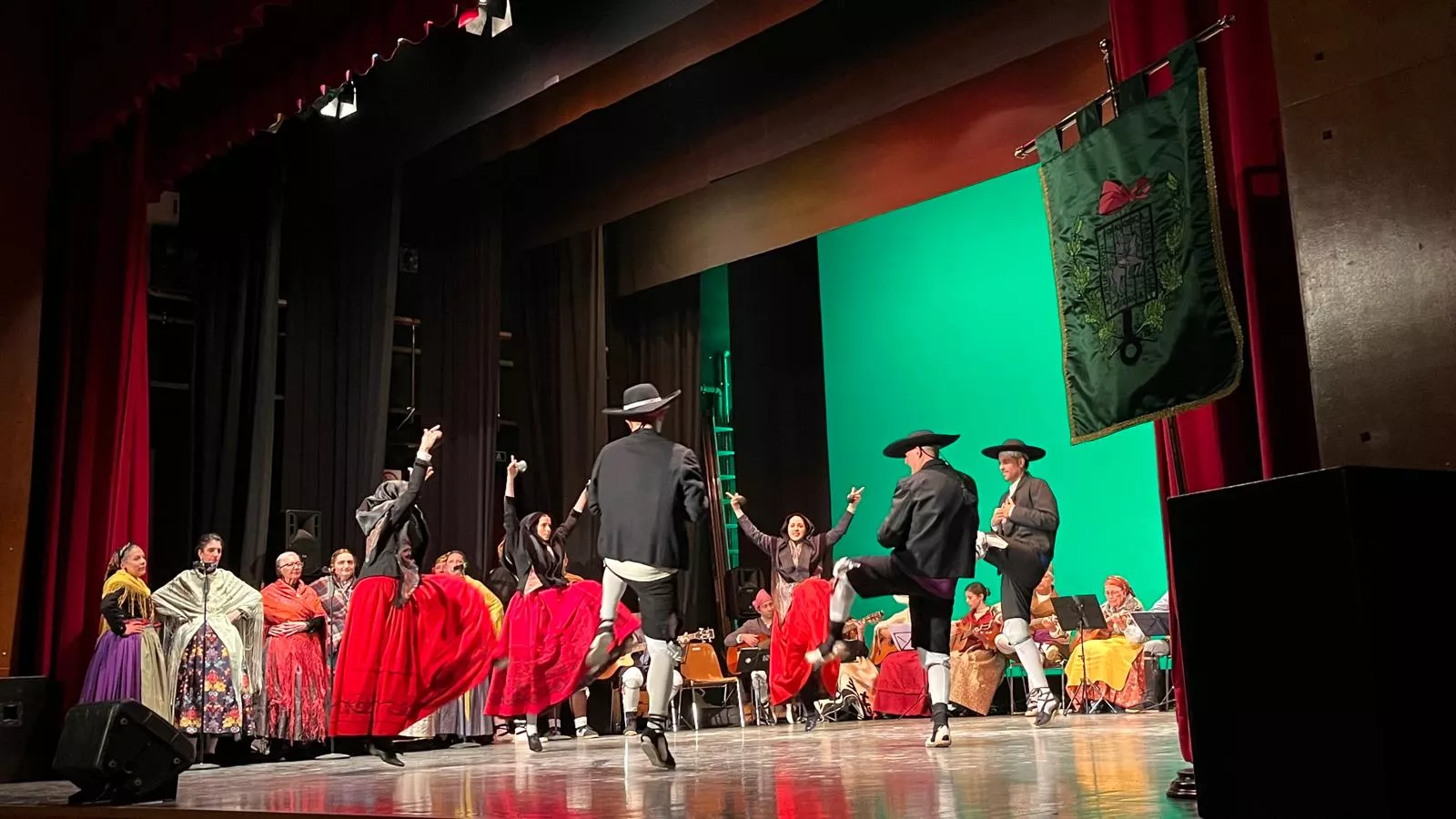 Gala de colofón del 70 aniversario de la Asociación Folklórica Santa Cecilia e inicio de sus fiestas. Foto Mercedes Manterola