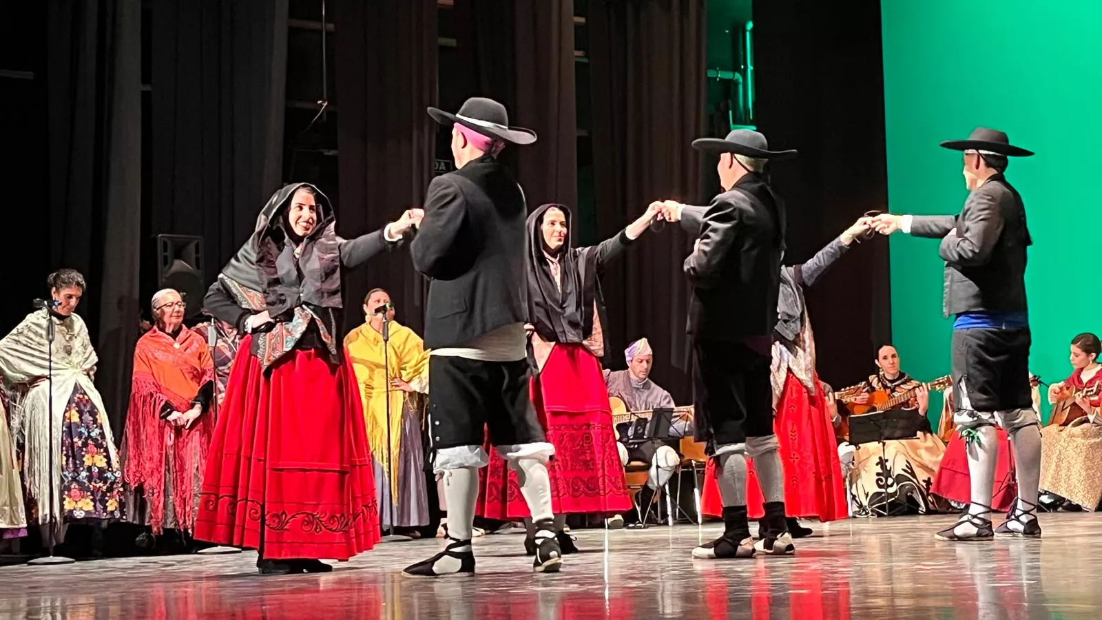 Gala de colofón del 70 aniversario de la Asociación Folklórica Santa Cecilia e inicio de sus fiestas. Foto Mercedes Manterola