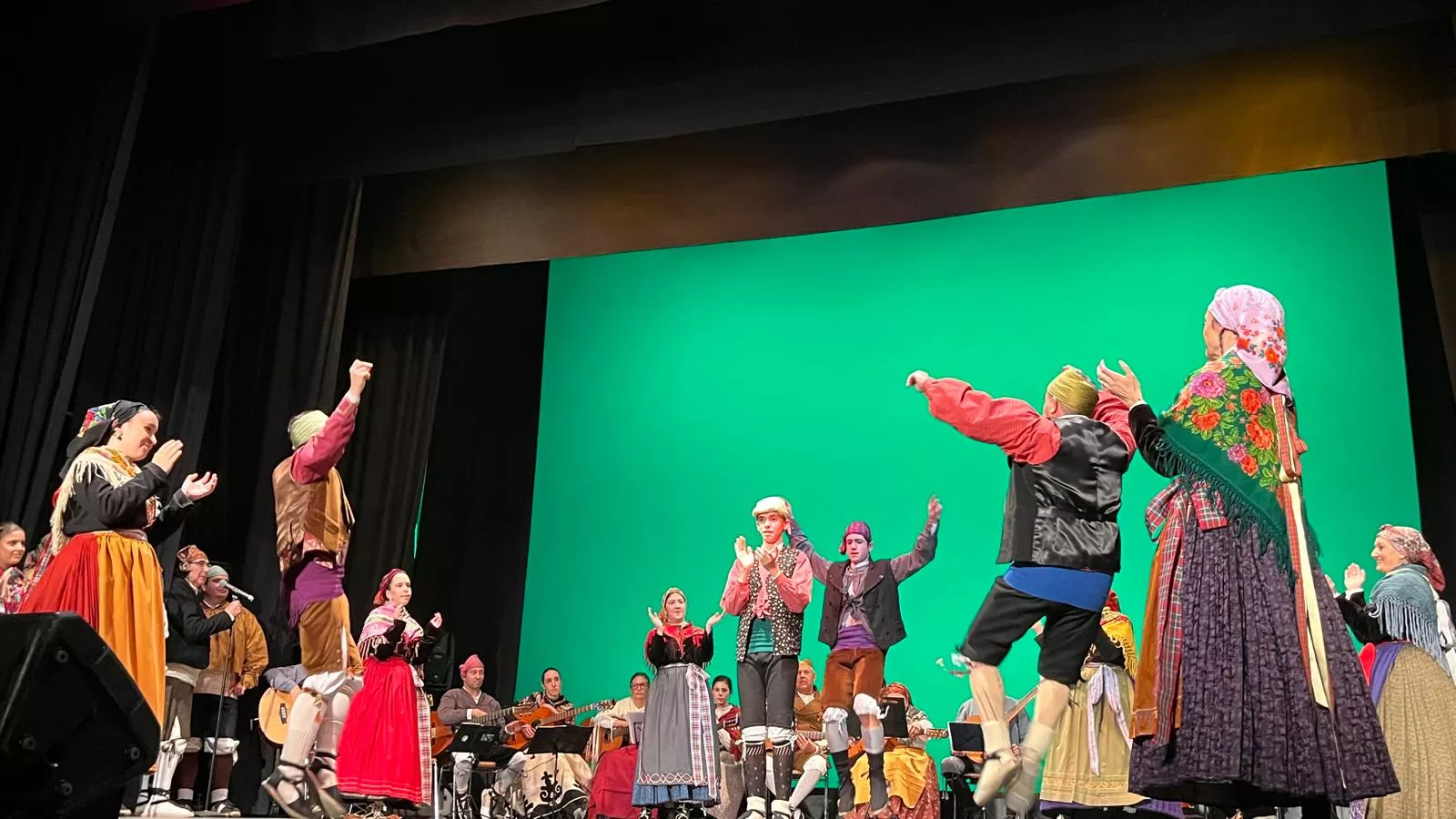 Gala de colofón del 70 aniversario de la Asociación Folklórica Santa Cecilia e inicio de sus fiestas. Foto Mercedes Manterola