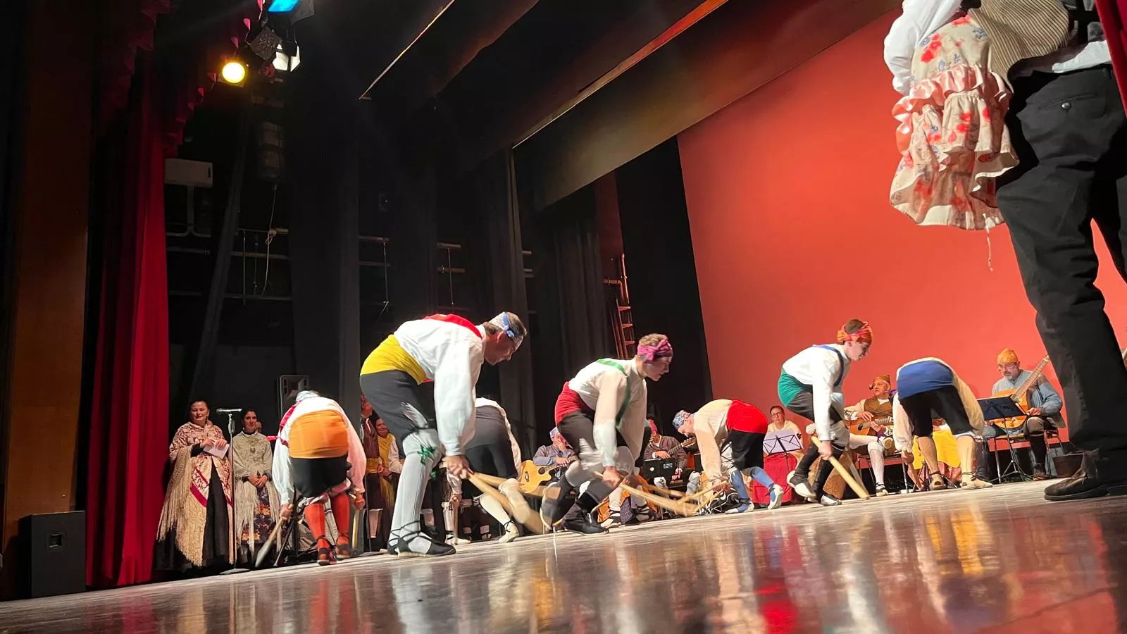 Gala de colofón del 70 aniversario de la Asociación Folklórica Santa Cecilia e inicio de sus fiestas. Foto Mercedes Manterola