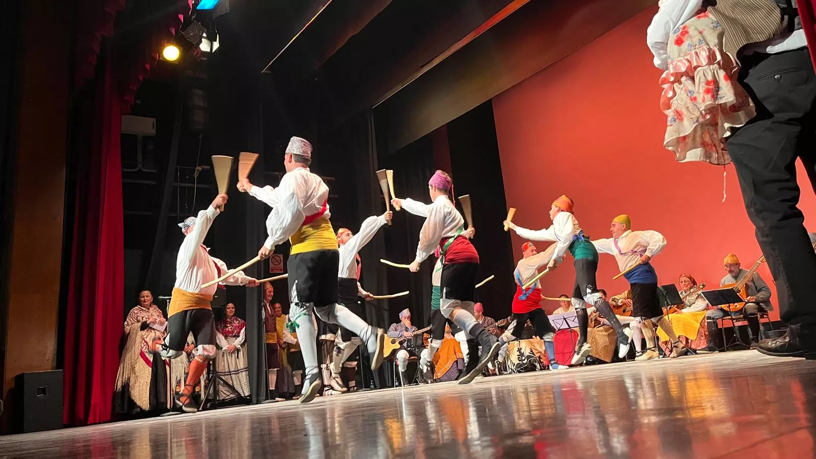 Gala de colofón del 70 aniversario de la Asociación Folklórica Santa Cecilia e inicio de sus fiestas. Foto Mercedes Manterola